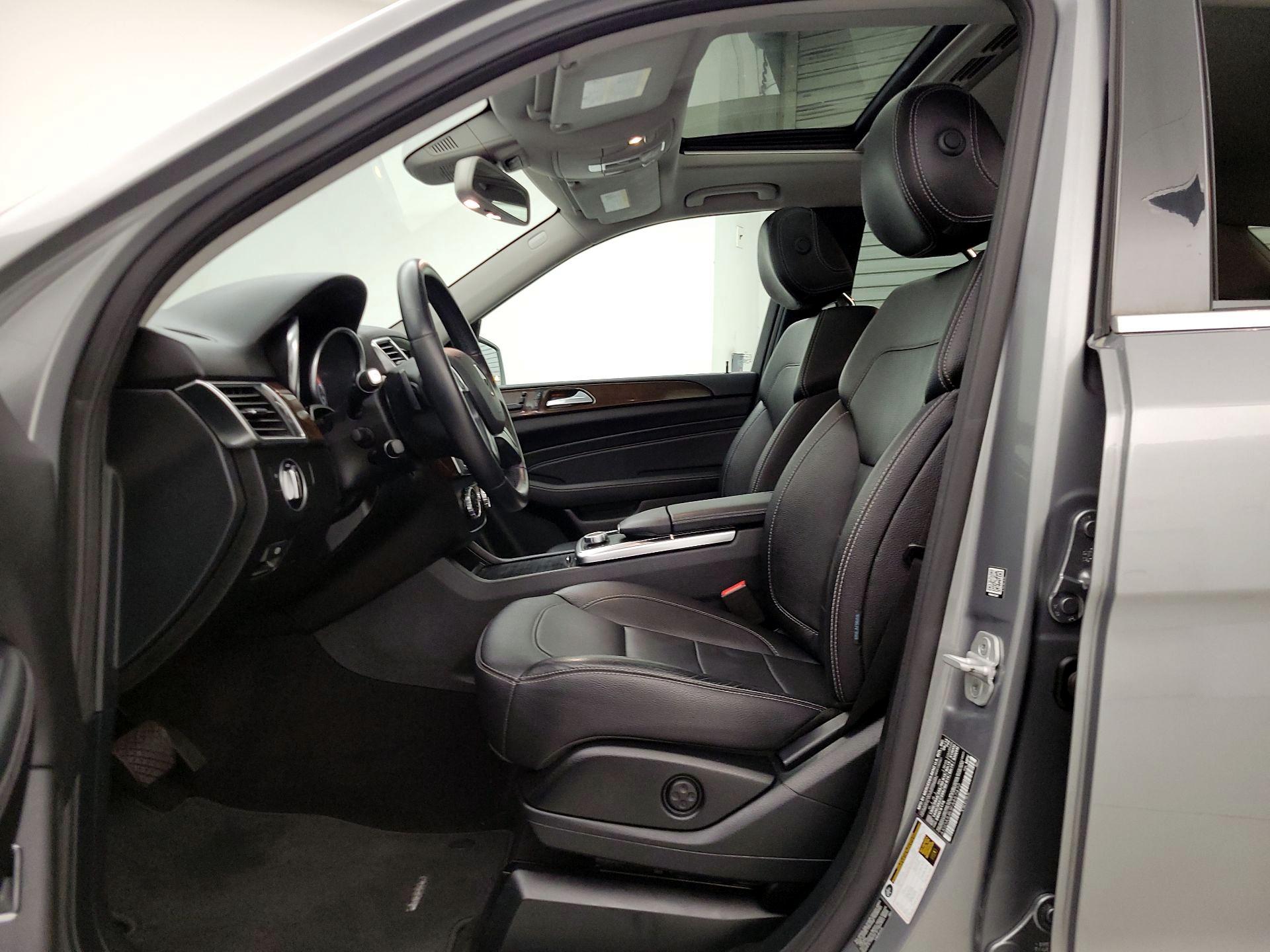 Thumbnail: 2015 Mercedes-Benz M-Class - 11