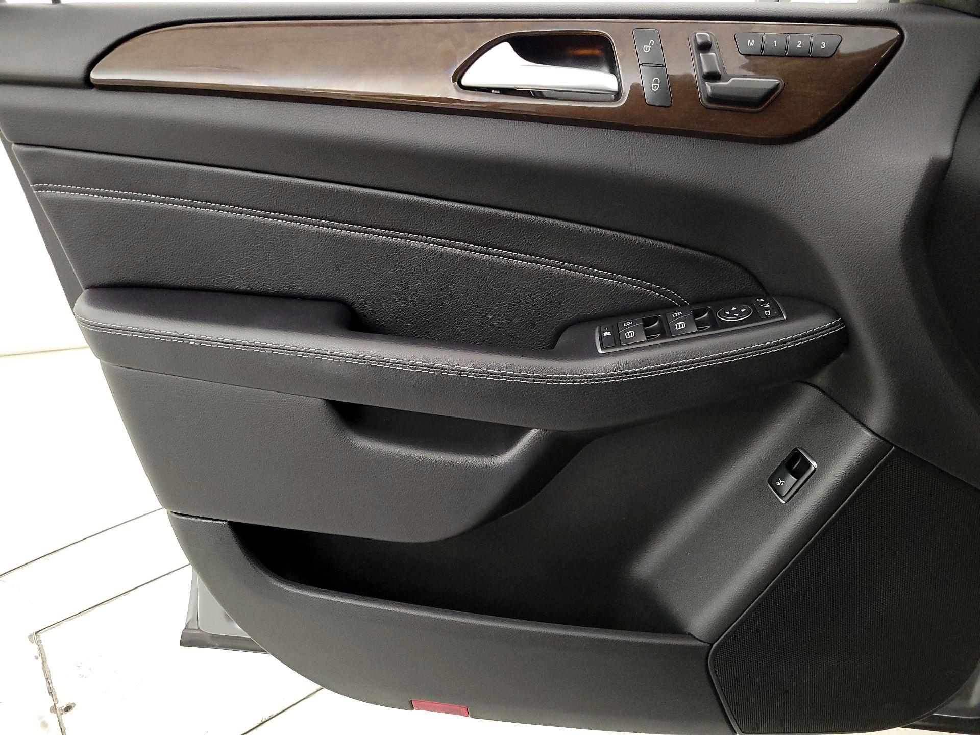 Thumbnail: 2015 Mercedes-Benz M-Class - 12