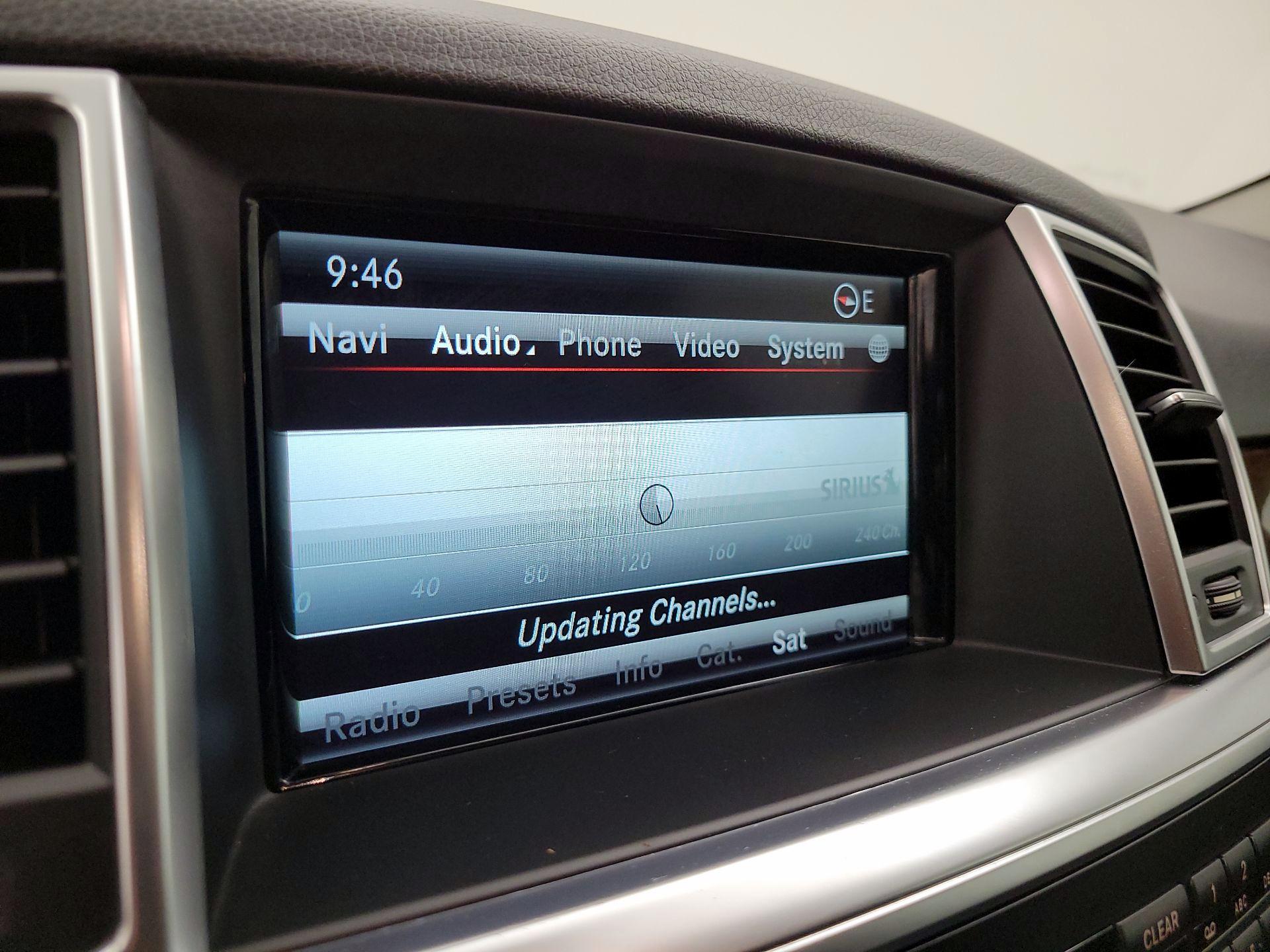 Thumbnail: 2015 Mercedes-Benz M-Class - 16