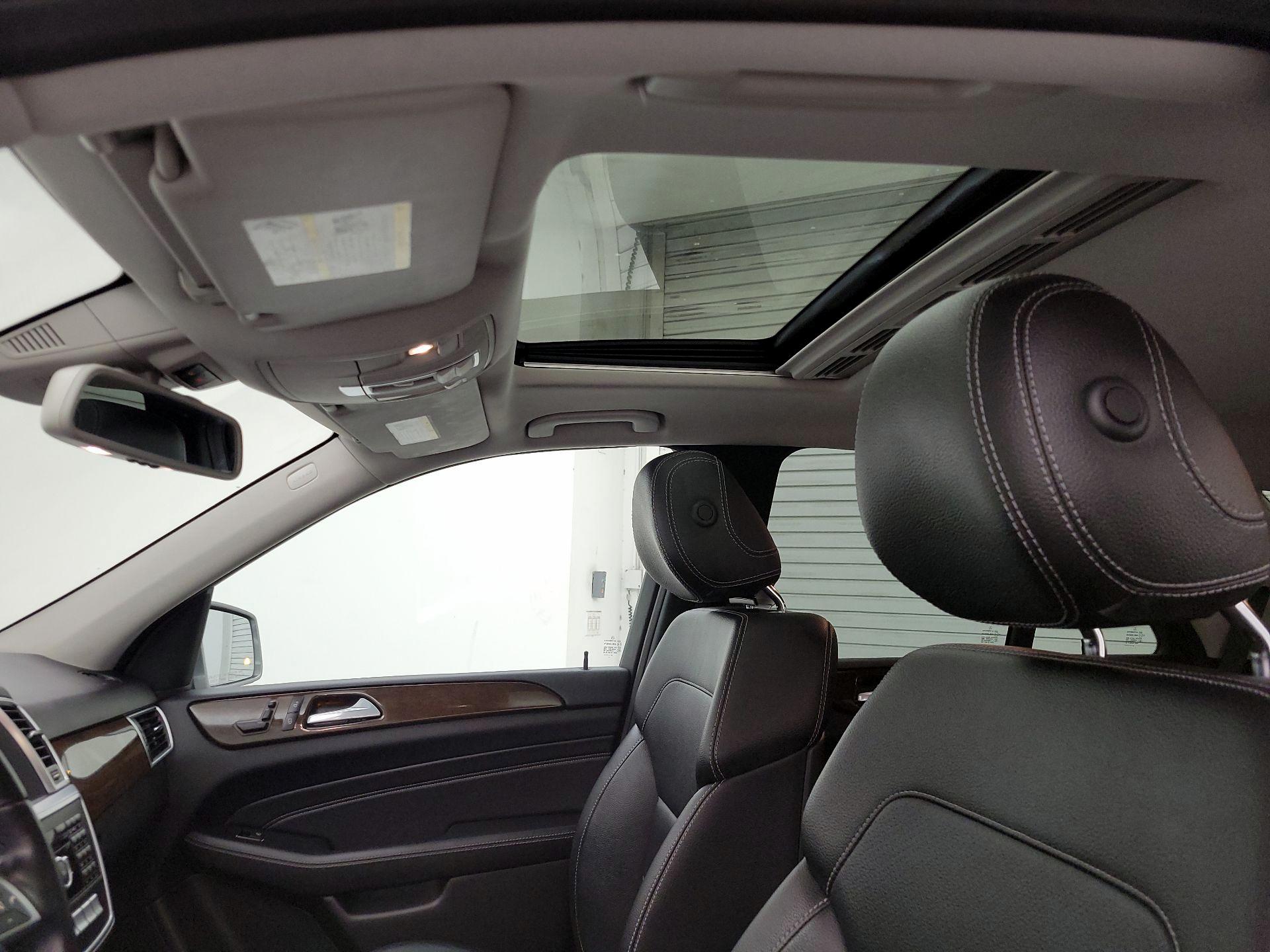 Thumbnail: 2015 Mercedes-Benz M-Class - 20