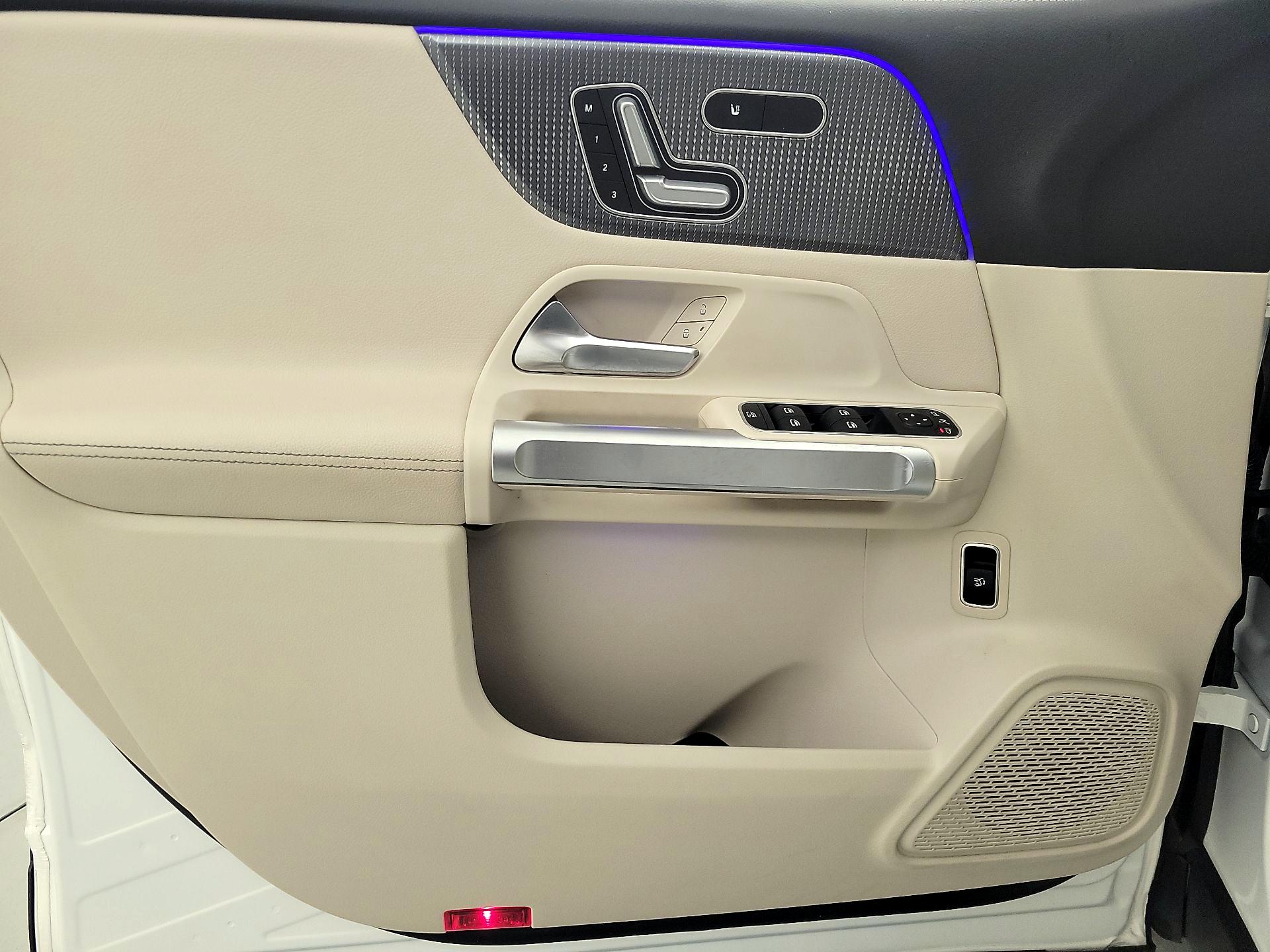 Thumbnail: 2021 Mercedes-Benz GLB - 12