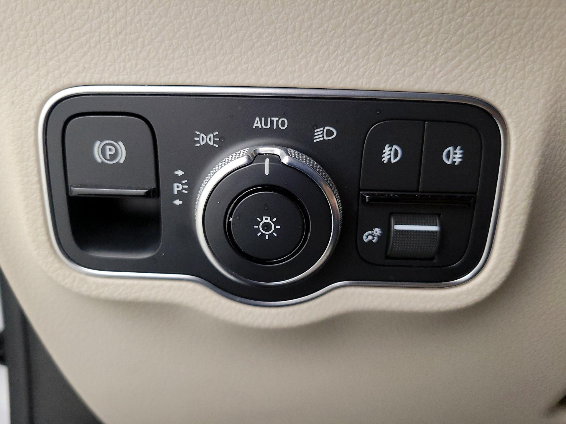 Thumbnail: 2021 Mercedes-Benz GLB - 13