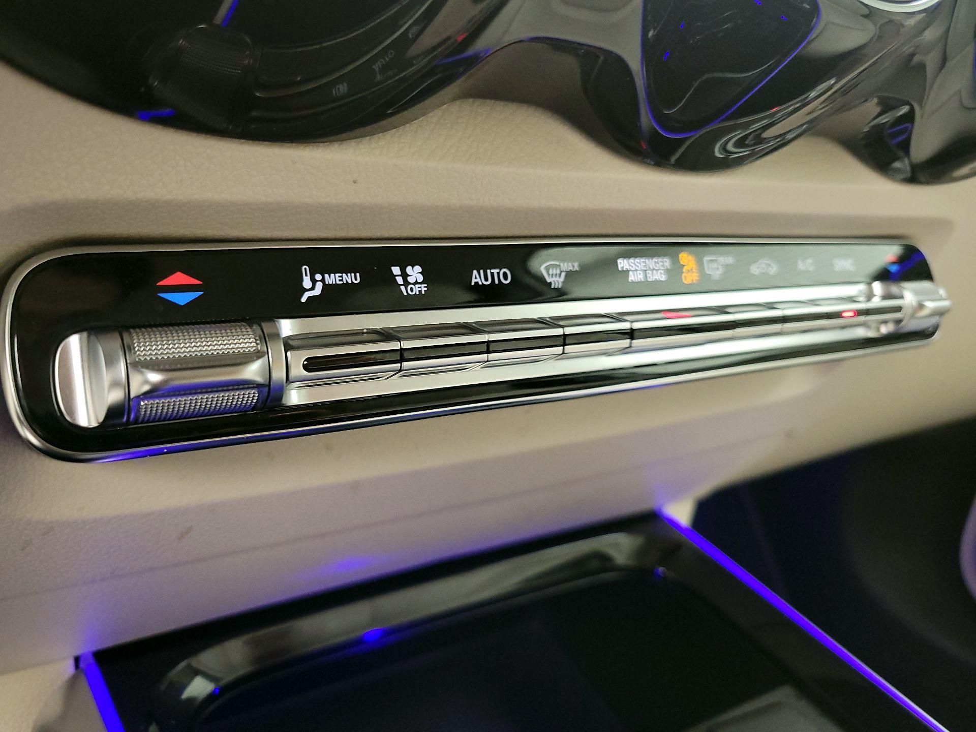 Thumbnail: 2021 Mercedes-Benz GLB - 16