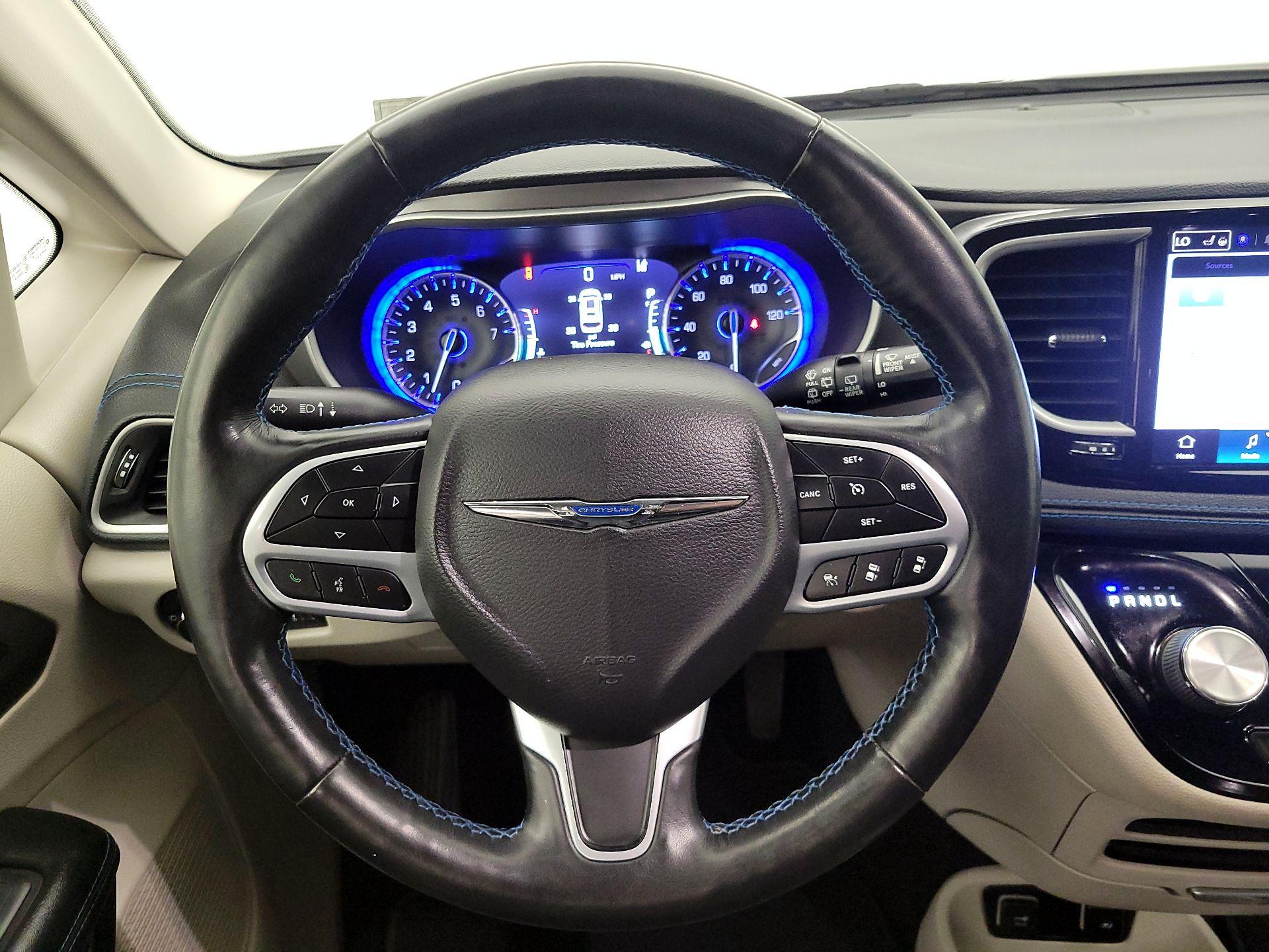 Thumbnail: 2021 Chrysler Pacifica - 10