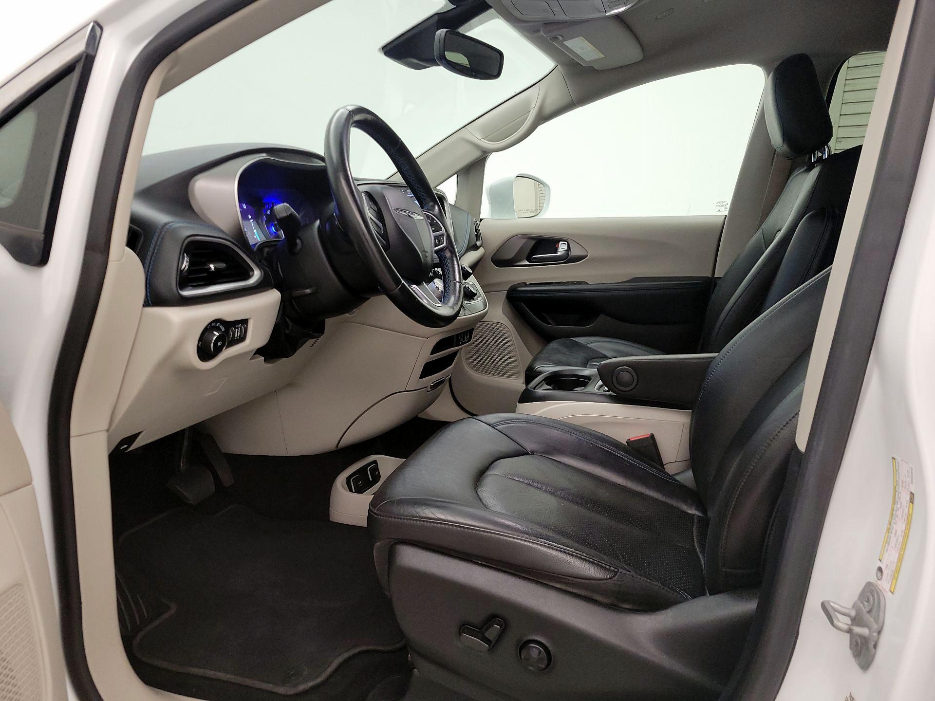 Thumbnail: 2021 Chrysler Pacifica - 11