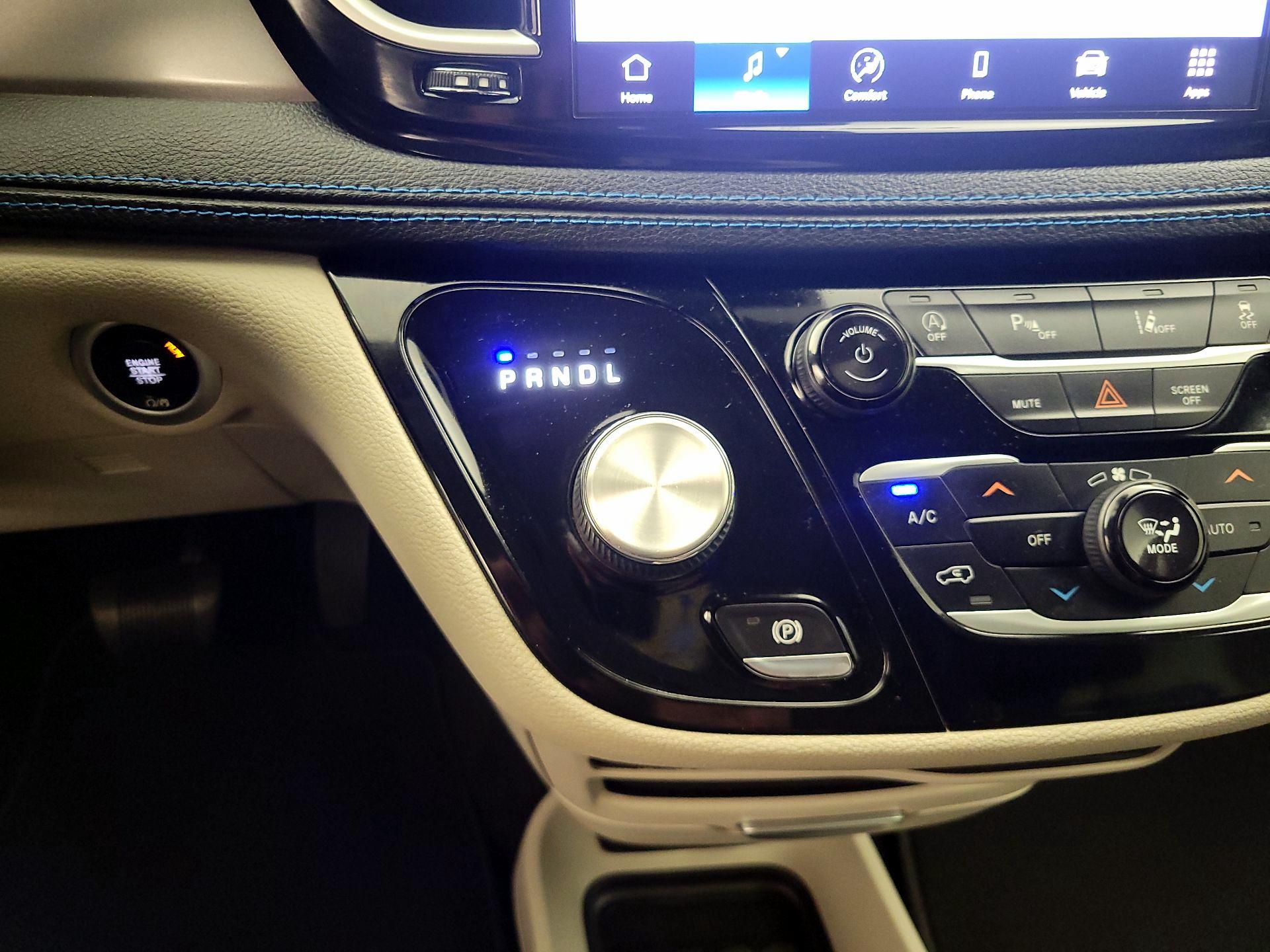 Thumbnail: 2021 Chrysler Pacifica - 17