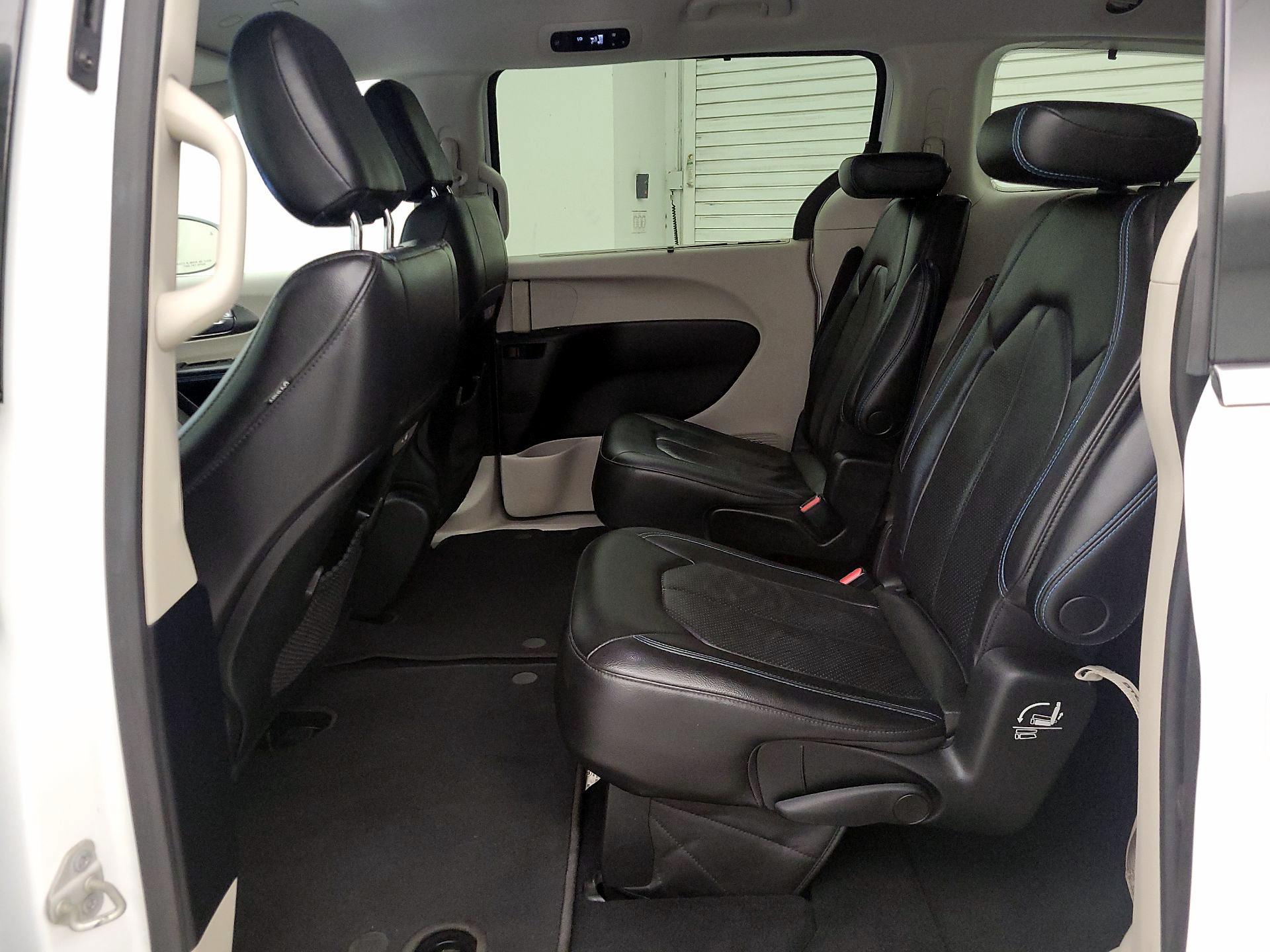 Thumbnail: 2021 Chrysler Pacifica - 18