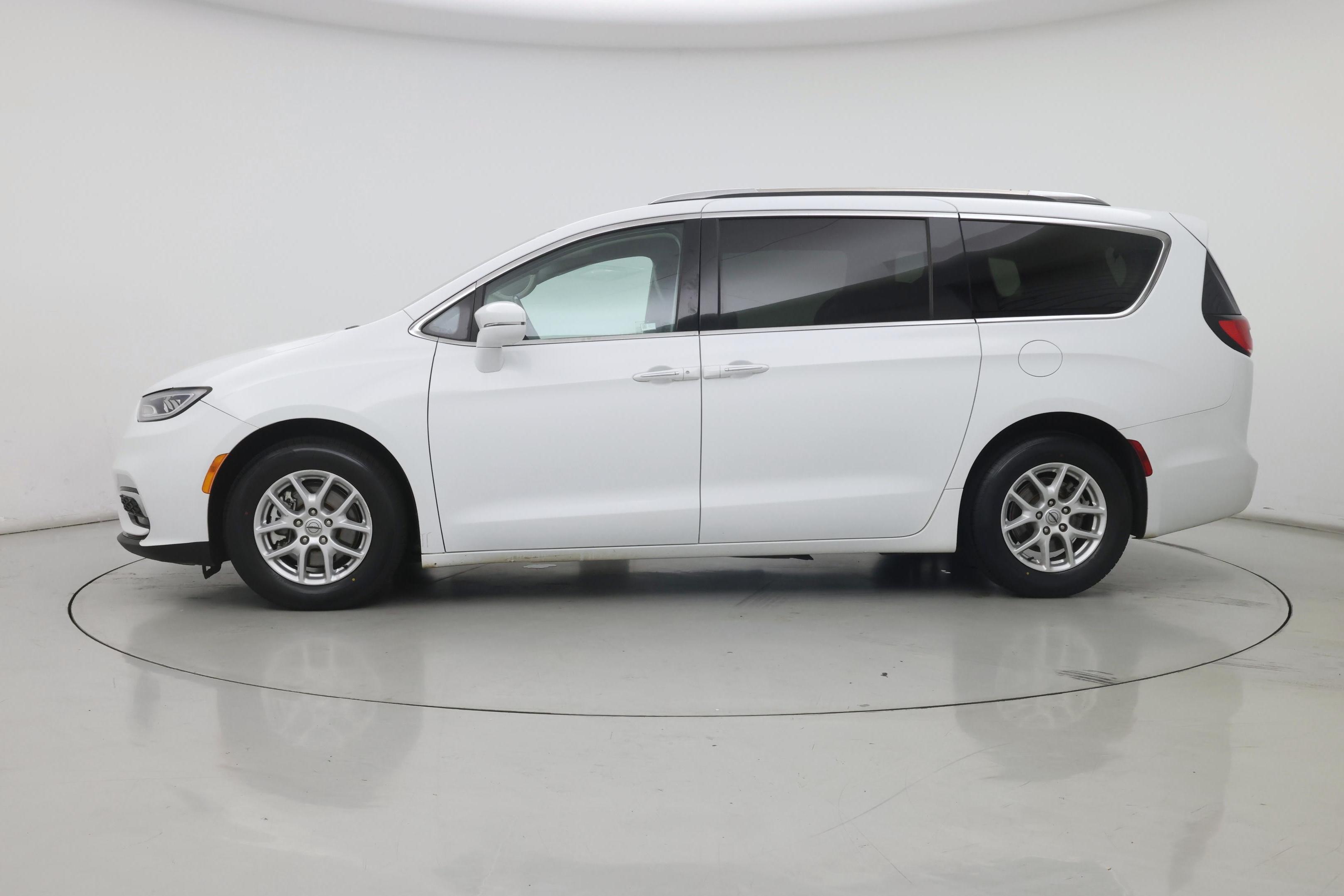 Thumbnail: 2021 Chrysler Pacifica - 3
