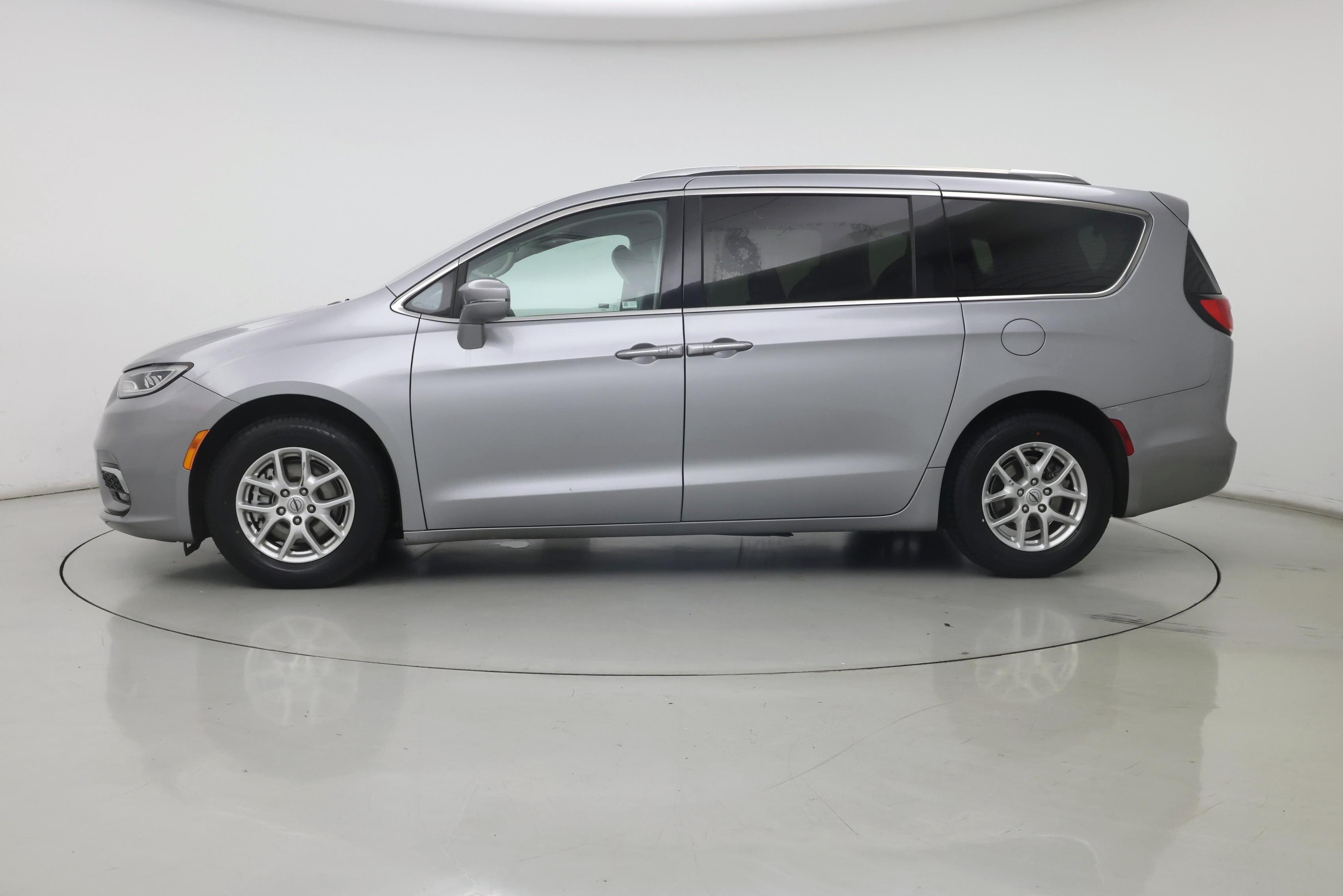 Thumbnail: 2021 Chrysler Pacifica - 3