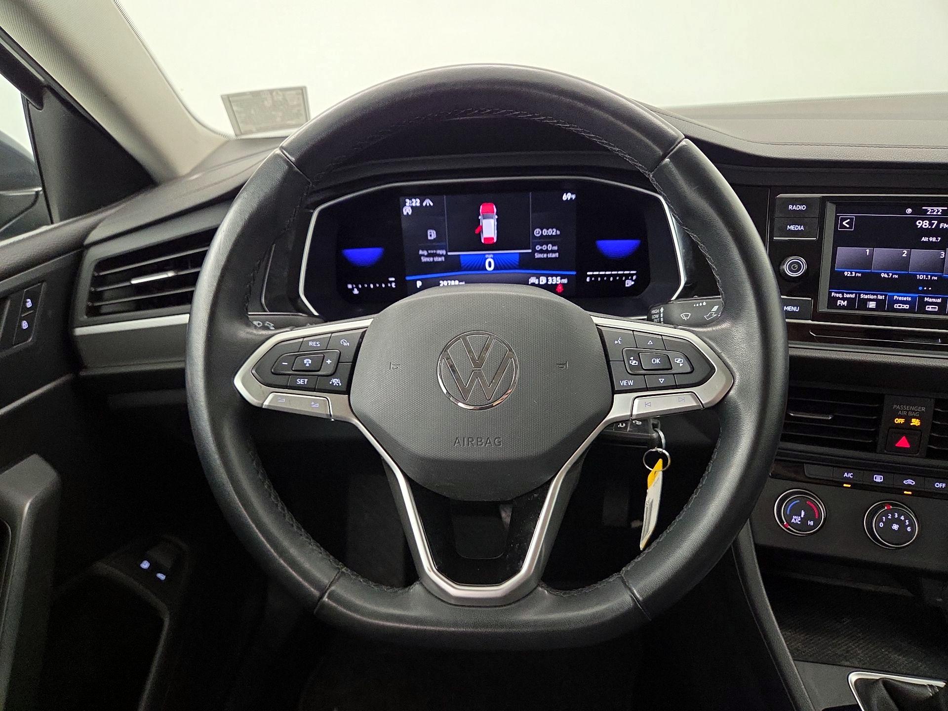 Thumbnail: 2022 Volkswagen Jetta - 10