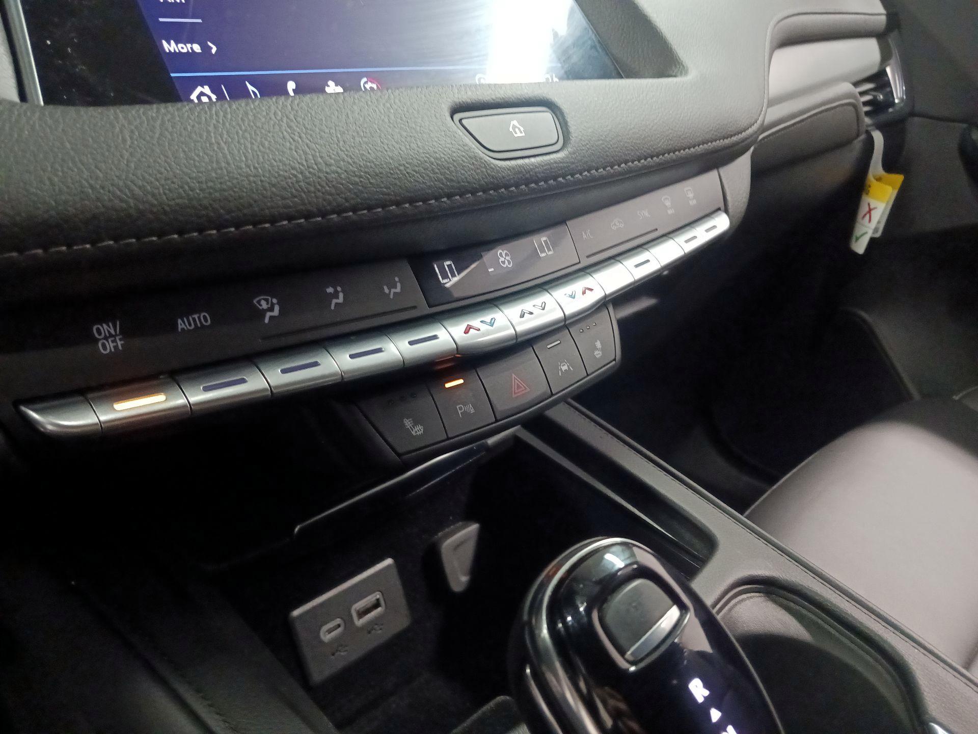 Thumbnail: 2023 Cadillac XT4 - 14