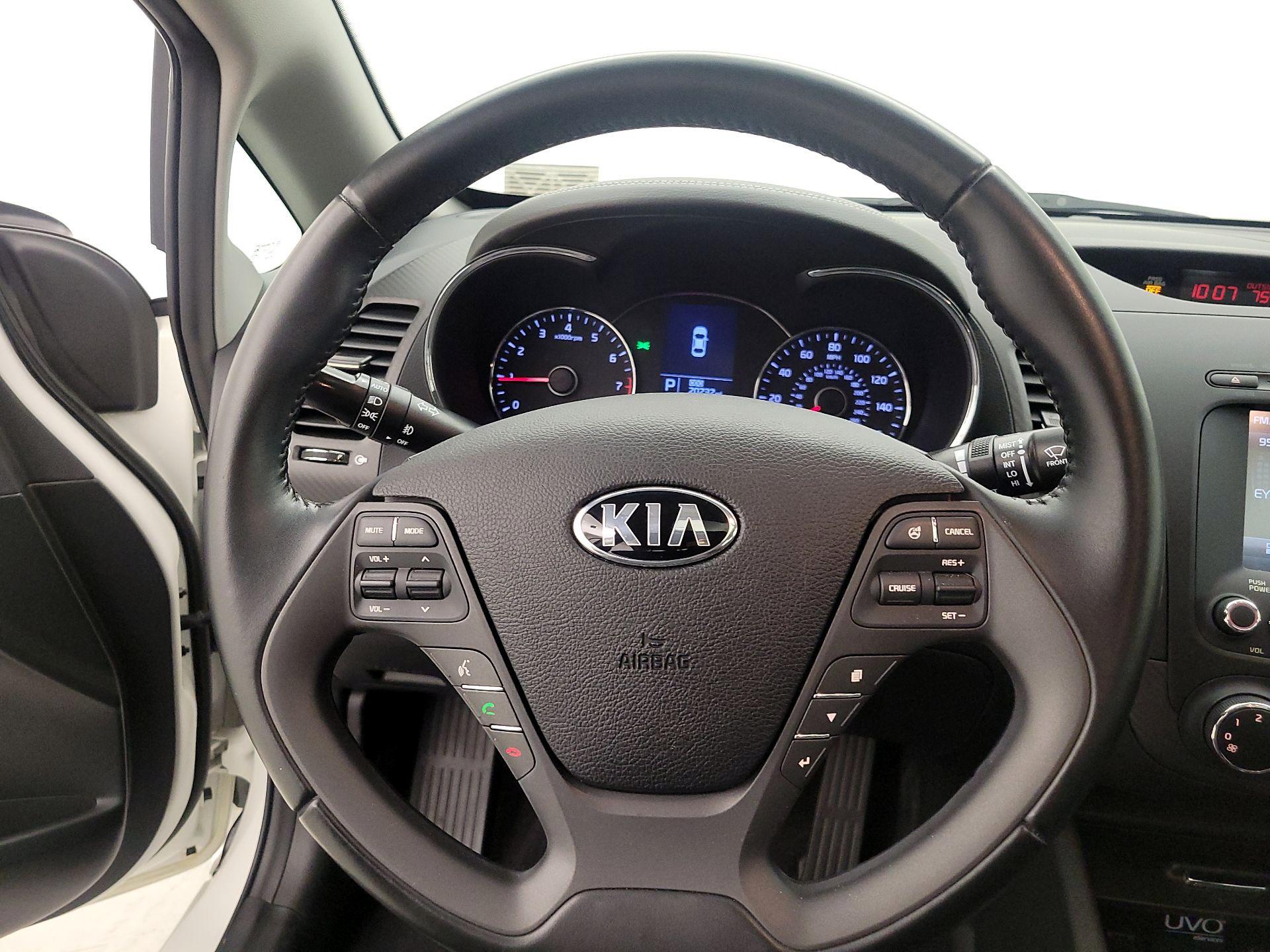 Thumbnail: 2016 Kia Forte - 10