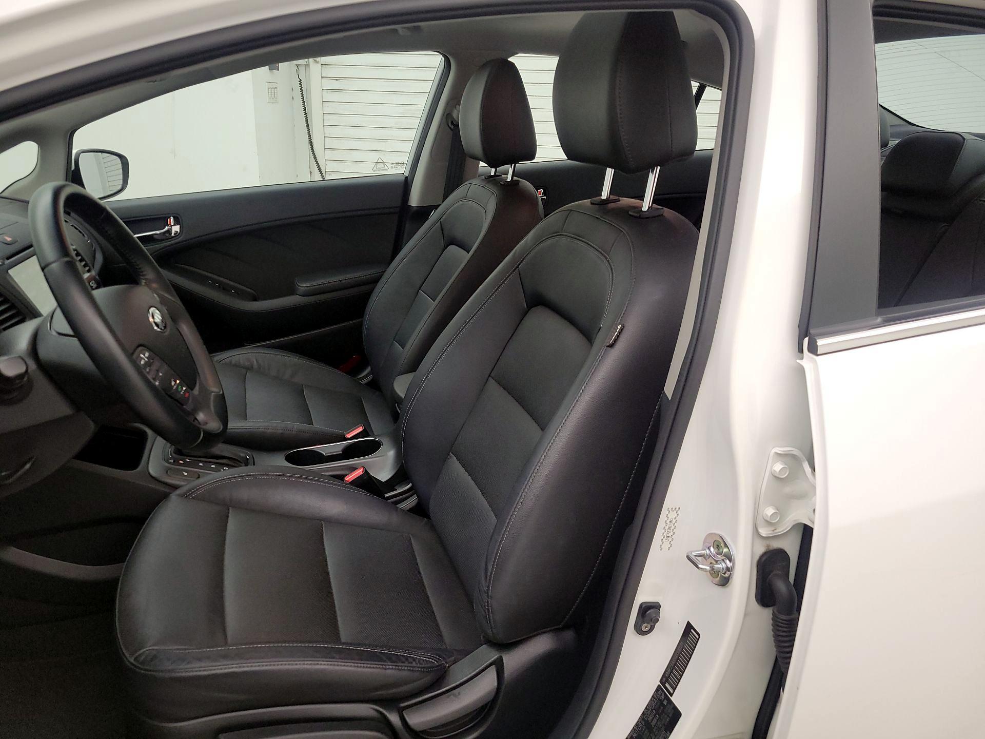 Thumbnail: 2016 Kia Forte - 11