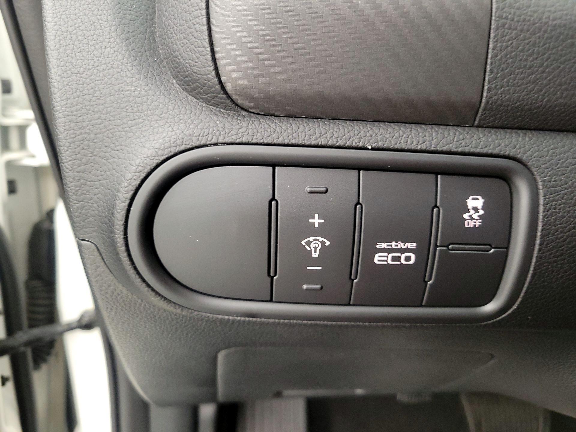 Thumbnail: 2016 Kia Forte - 13