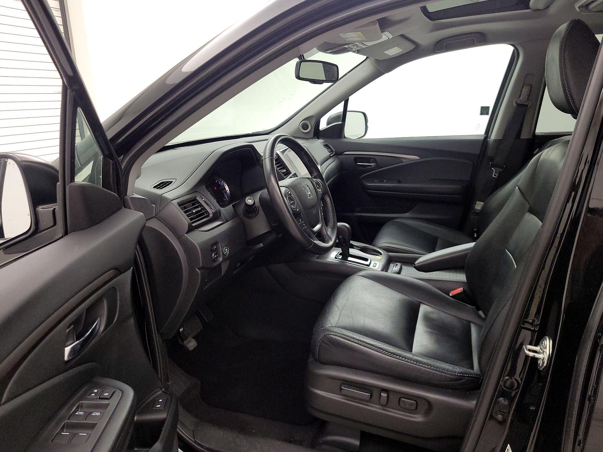 Thumbnail: 2017 Honda Pilot - 11