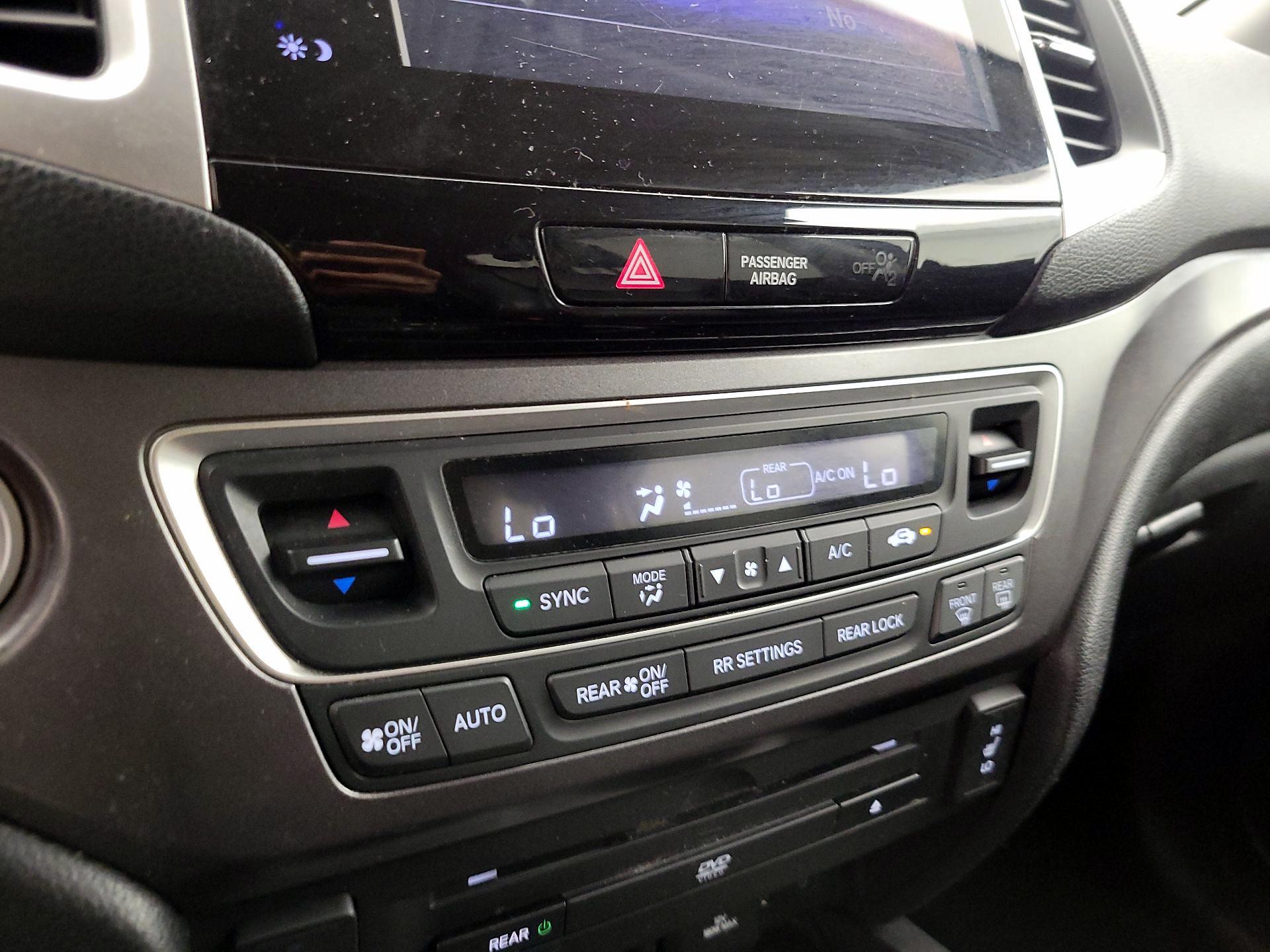 Thumbnail: 2017 Honda Pilot - 16