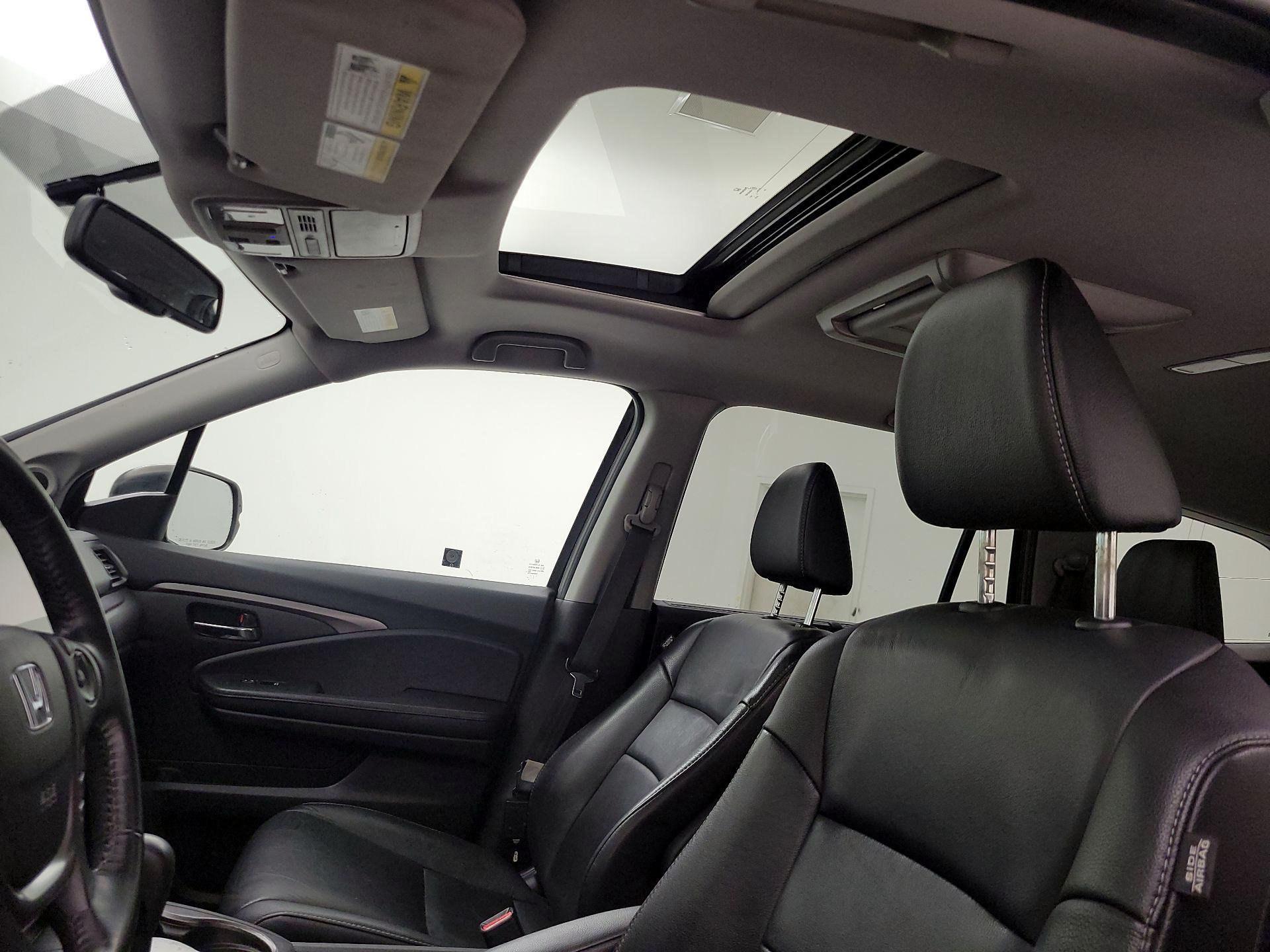 Thumbnail: 2017 Honda Pilot - 19