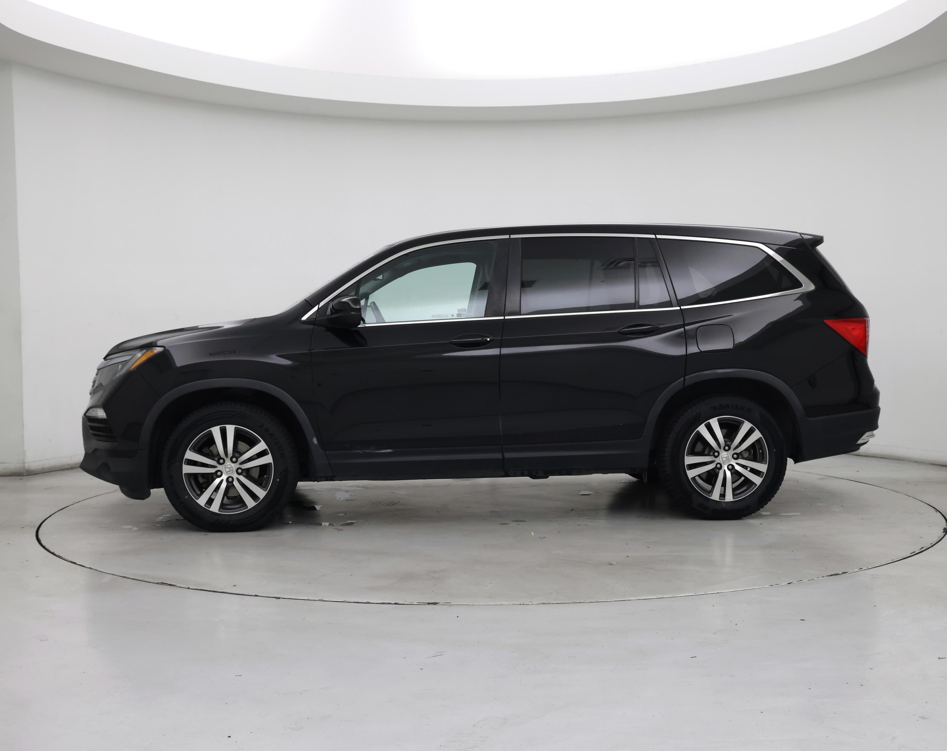 Thumbnail: 2017 Honda Pilot - 3