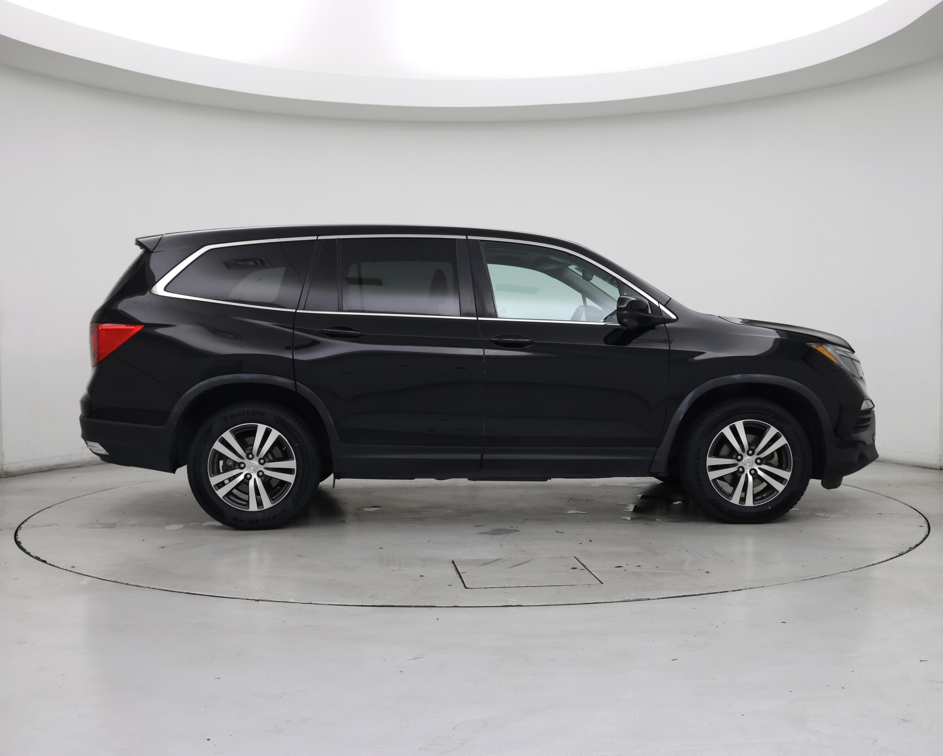 Thumbnail: 2017 Honda Pilot - 7