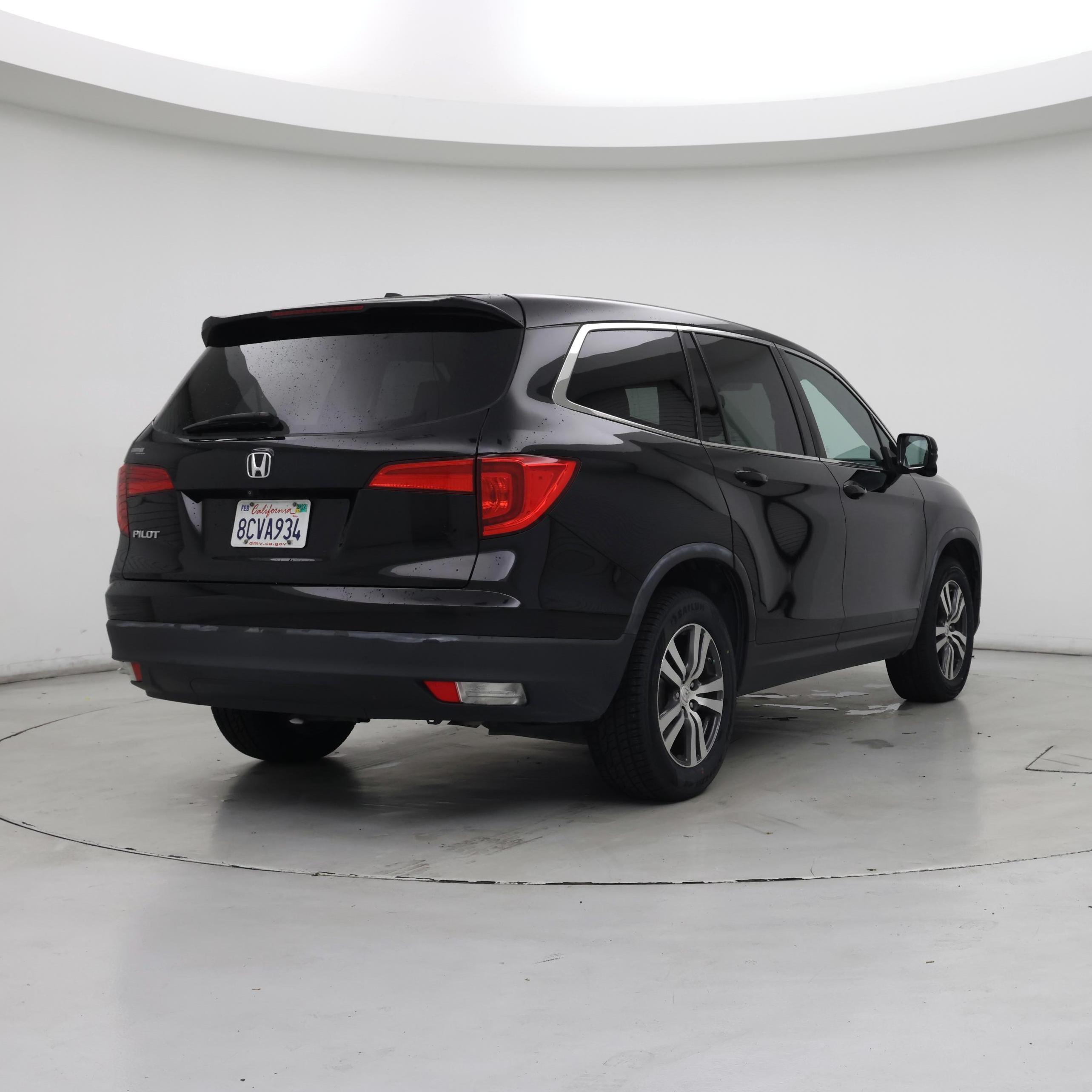 Thumbnail: 2017 Honda Pilot - 8