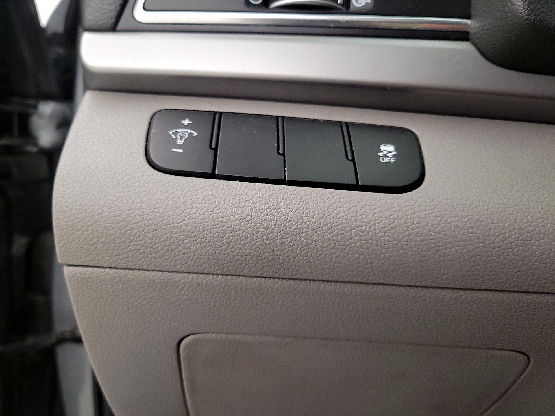 Thumbnail: 2018 Hyundai Elantra - 13