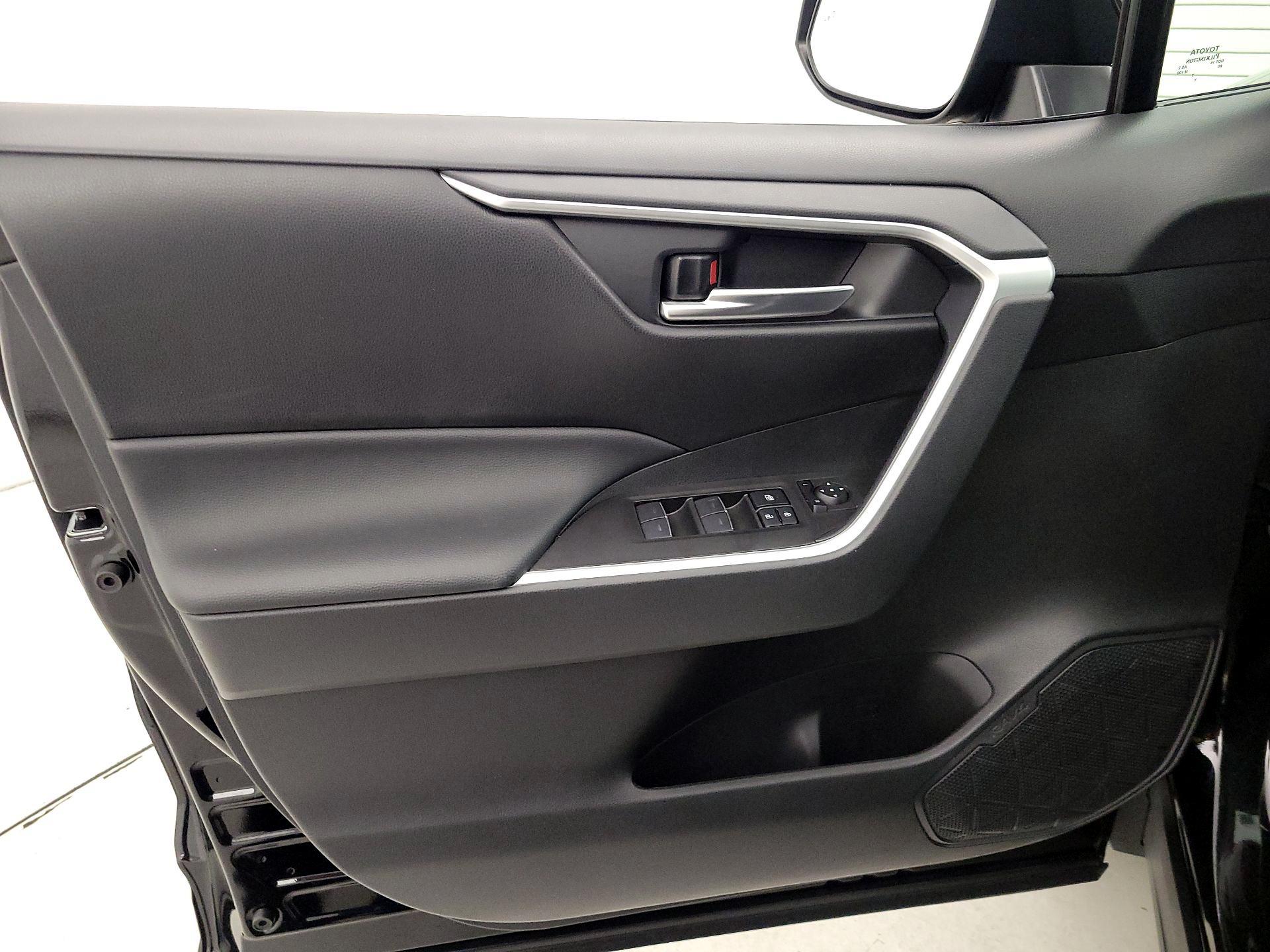 Thumbnail: 2025 Toyota RAV4 - 12