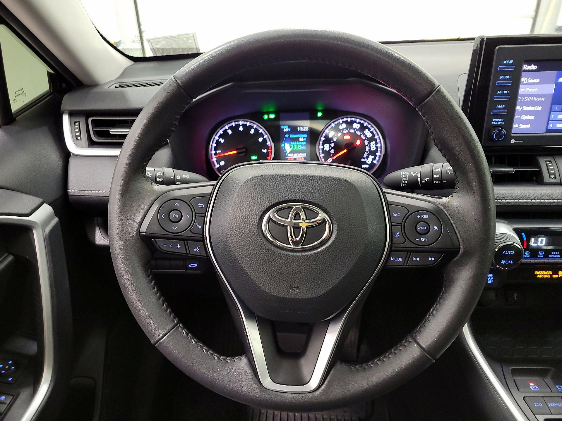 Thumbnail: 2022 Toyota RAV4 - 10