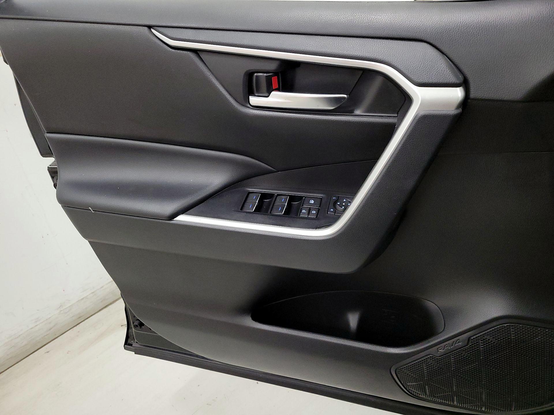 Thumbnail: 2022 Toyota RAV4 - 12