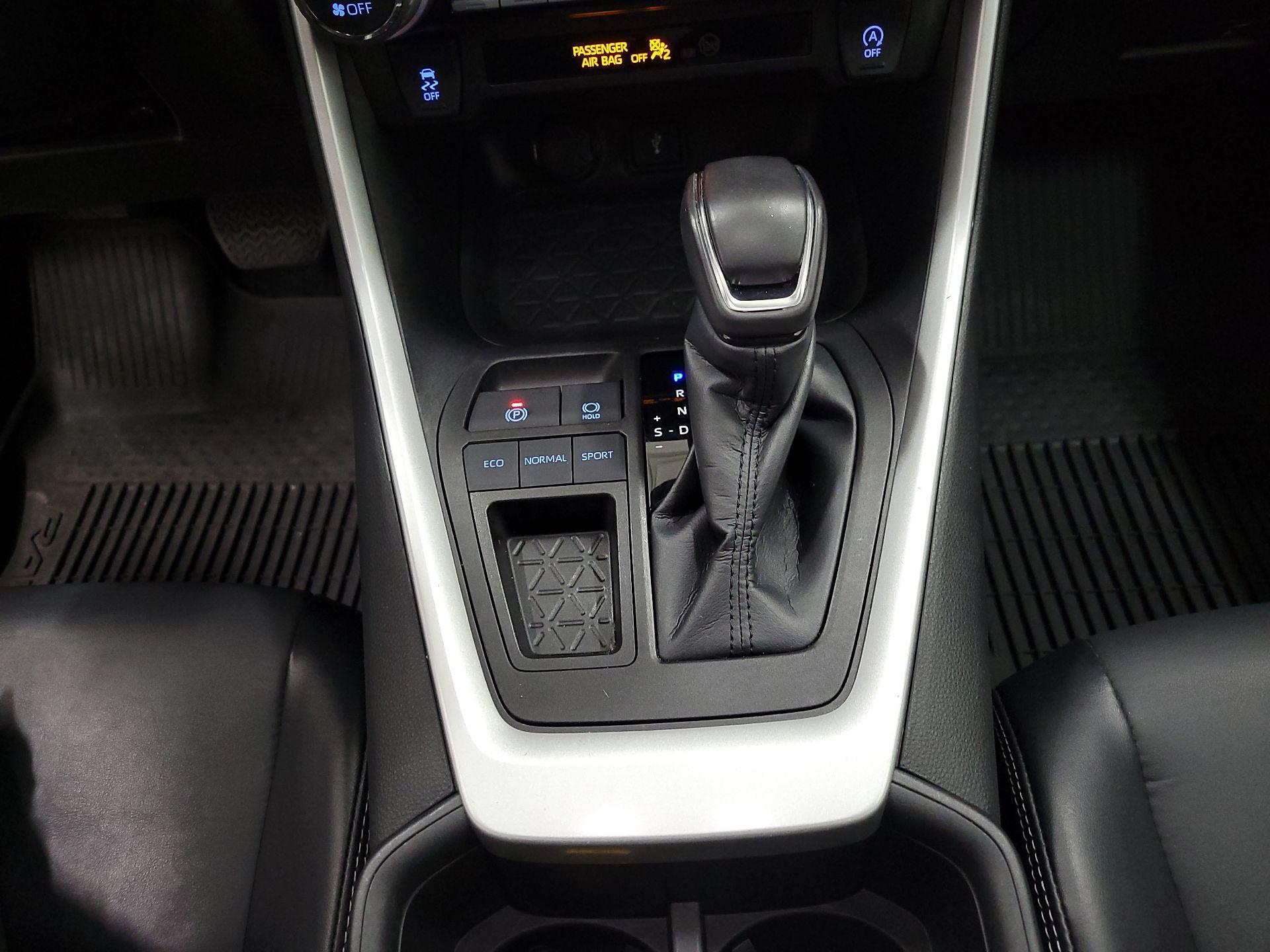 Thumbnail: 2022 Toyota RAV4 - 17