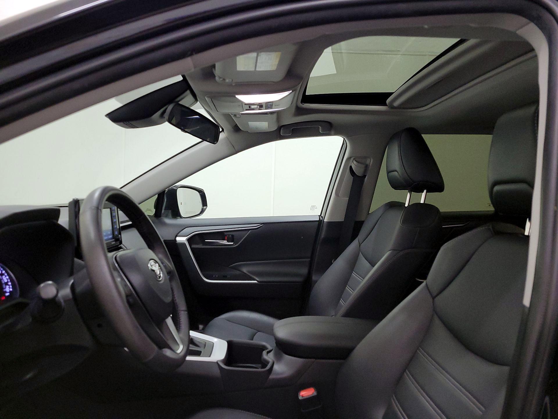 Thumbnail: 2022 Toyota RAV4 - 19