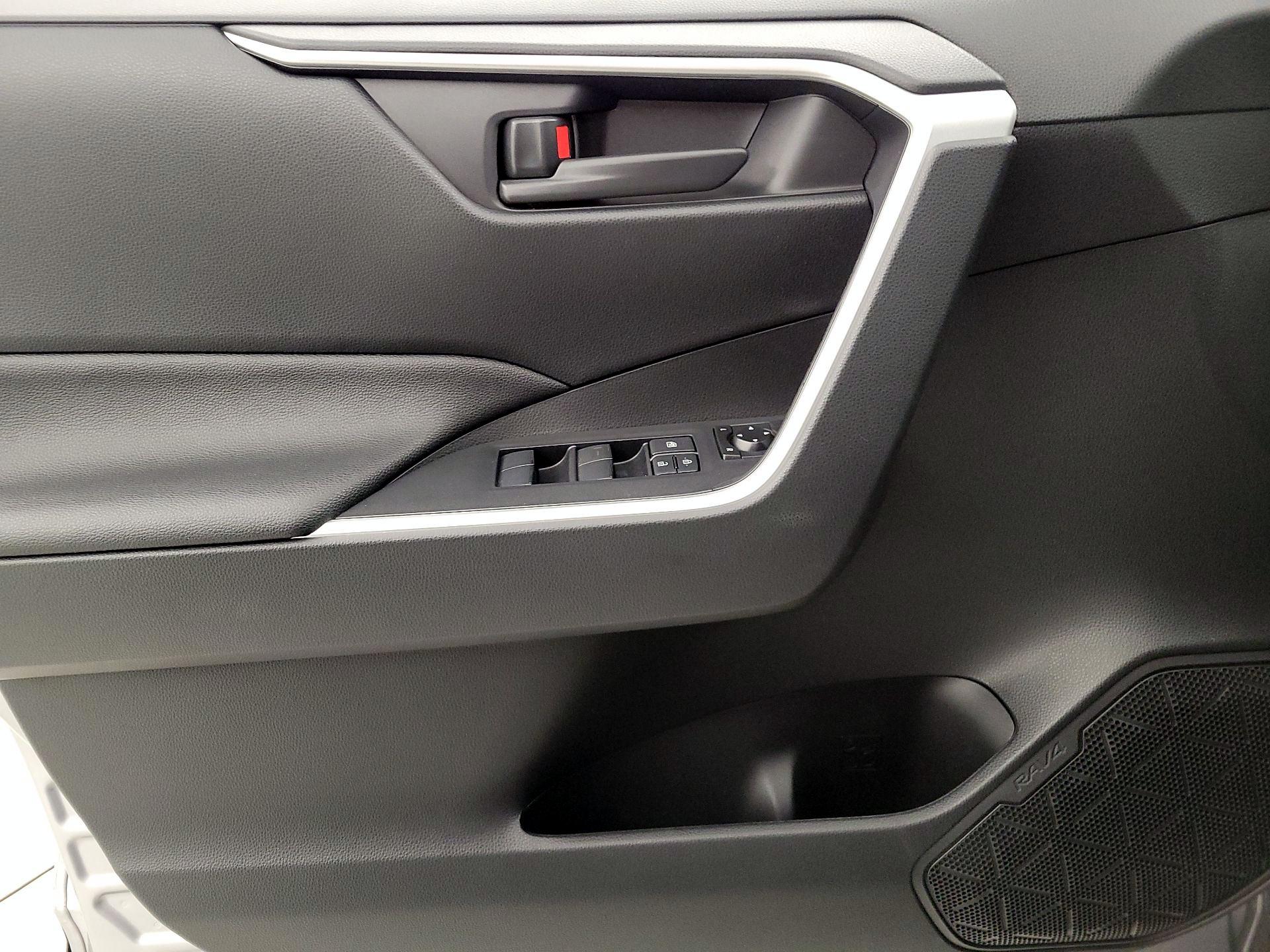 Thumbnail: 2025 Toyota RAV4 - 12