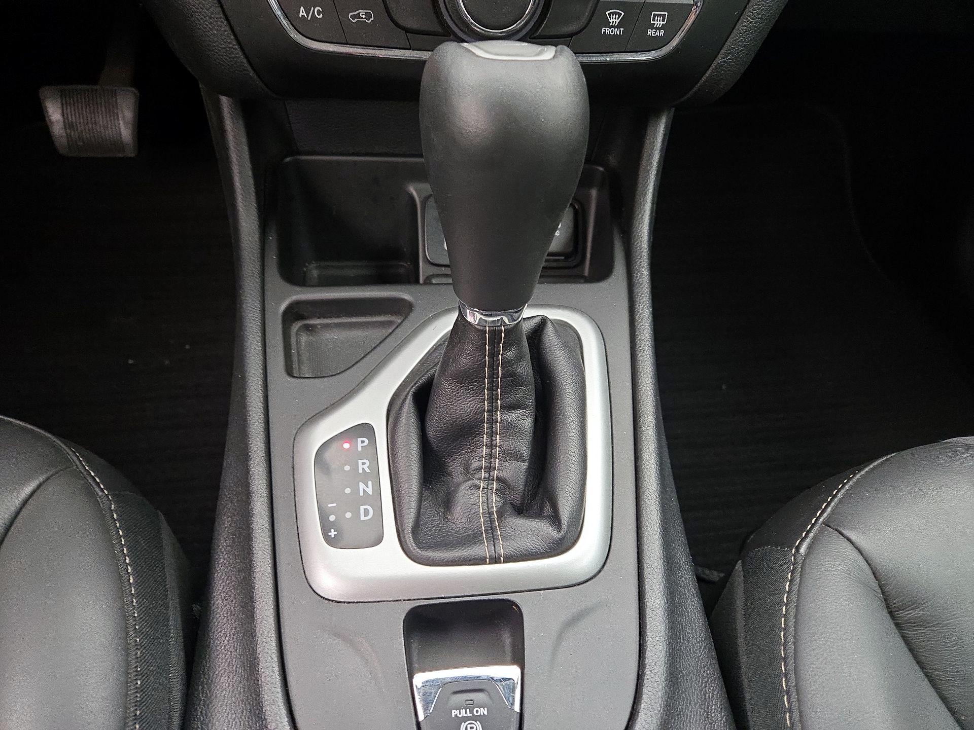 Thumbnail: 2018 Jeep Cherokee - 17