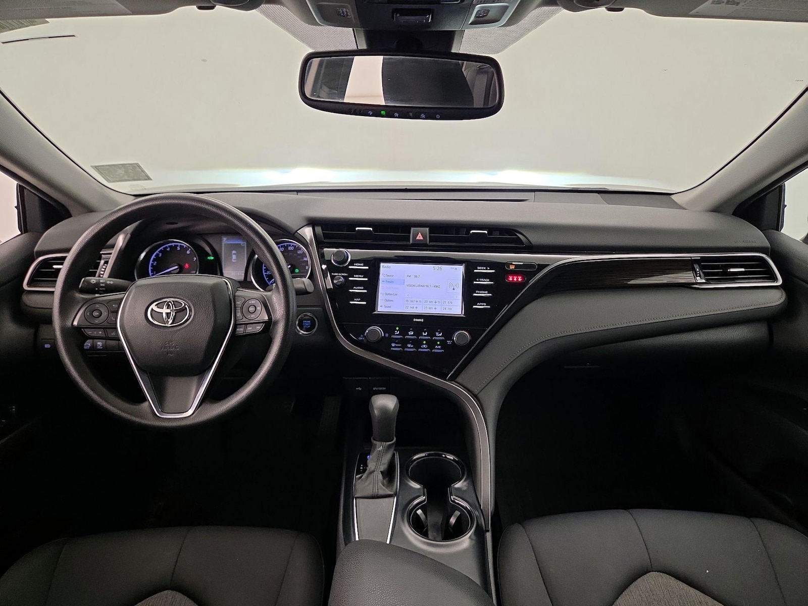2020 Toyota Camry LE - Photo 10