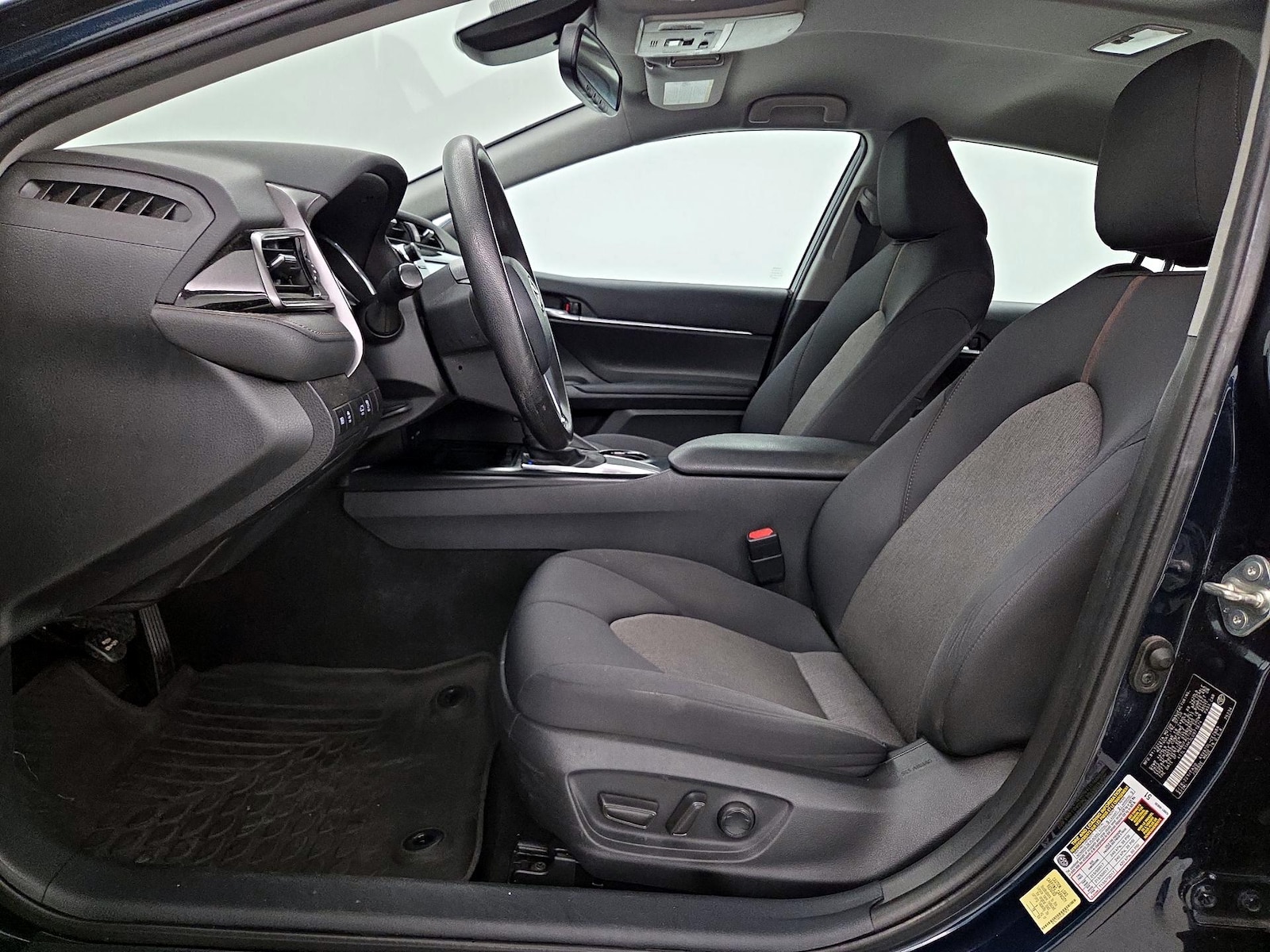 2020 Toyota Camry LE - Photo 12