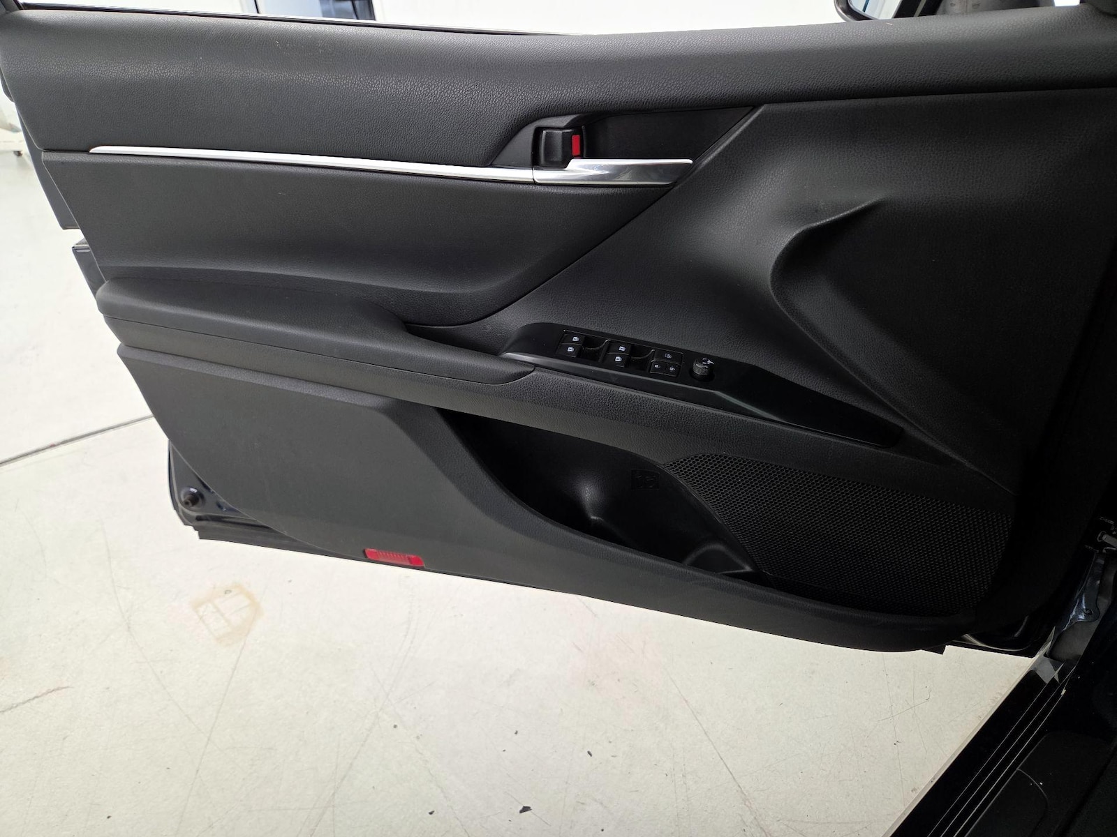 2020 Toyota Camry LE - Photo 13