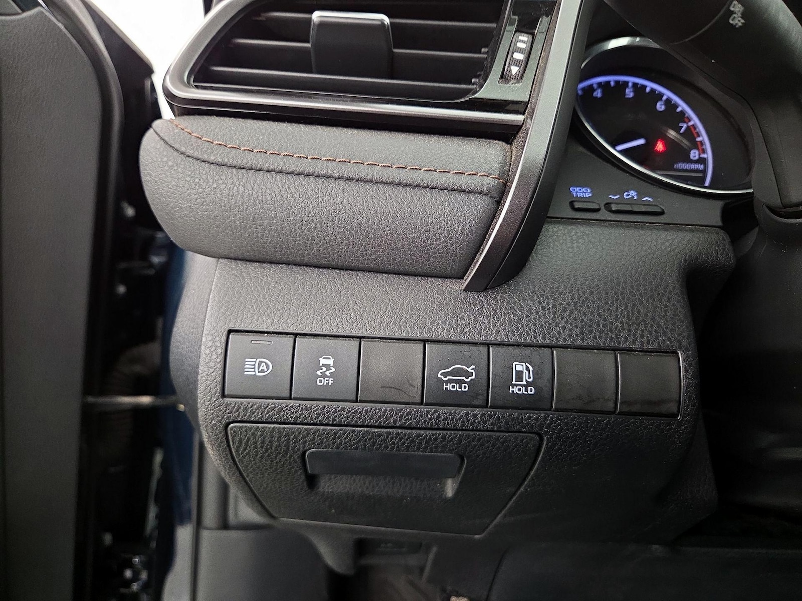 2020 Toyota Camry LE - Photo 14