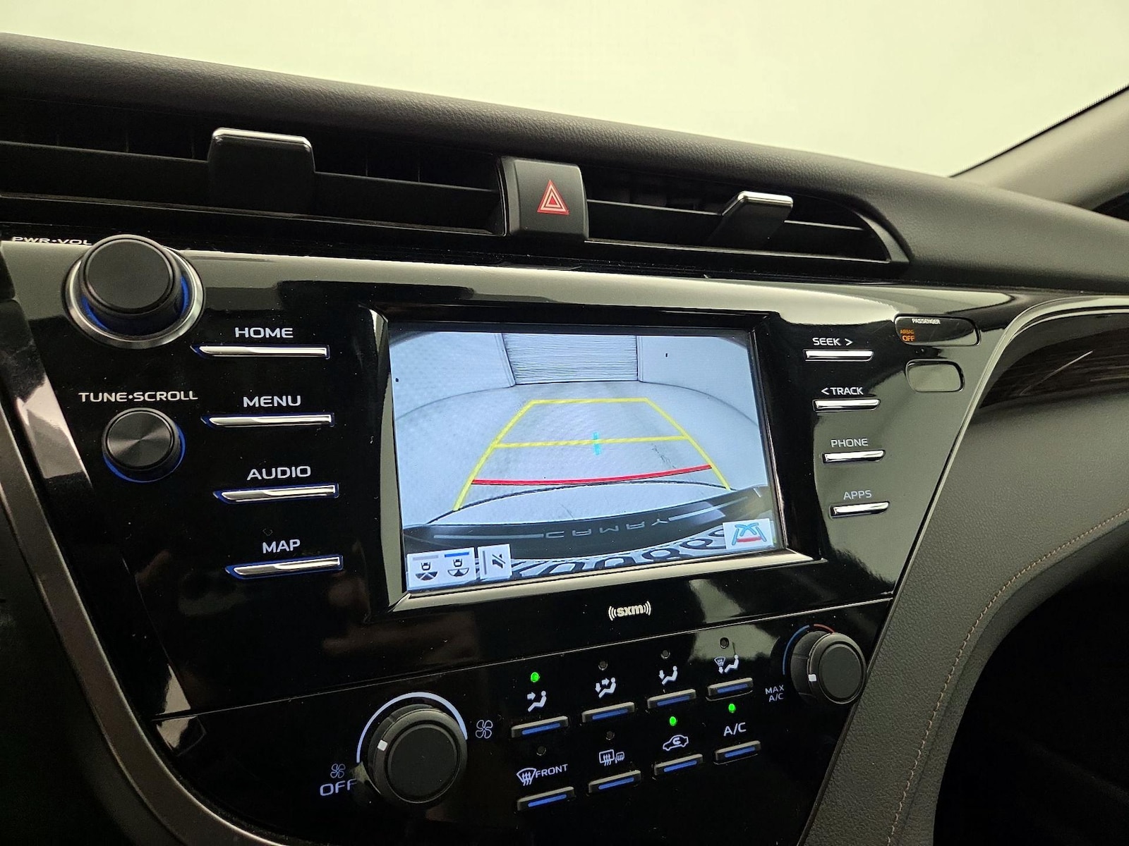 2020 Toyota Camry LE - Photo 15