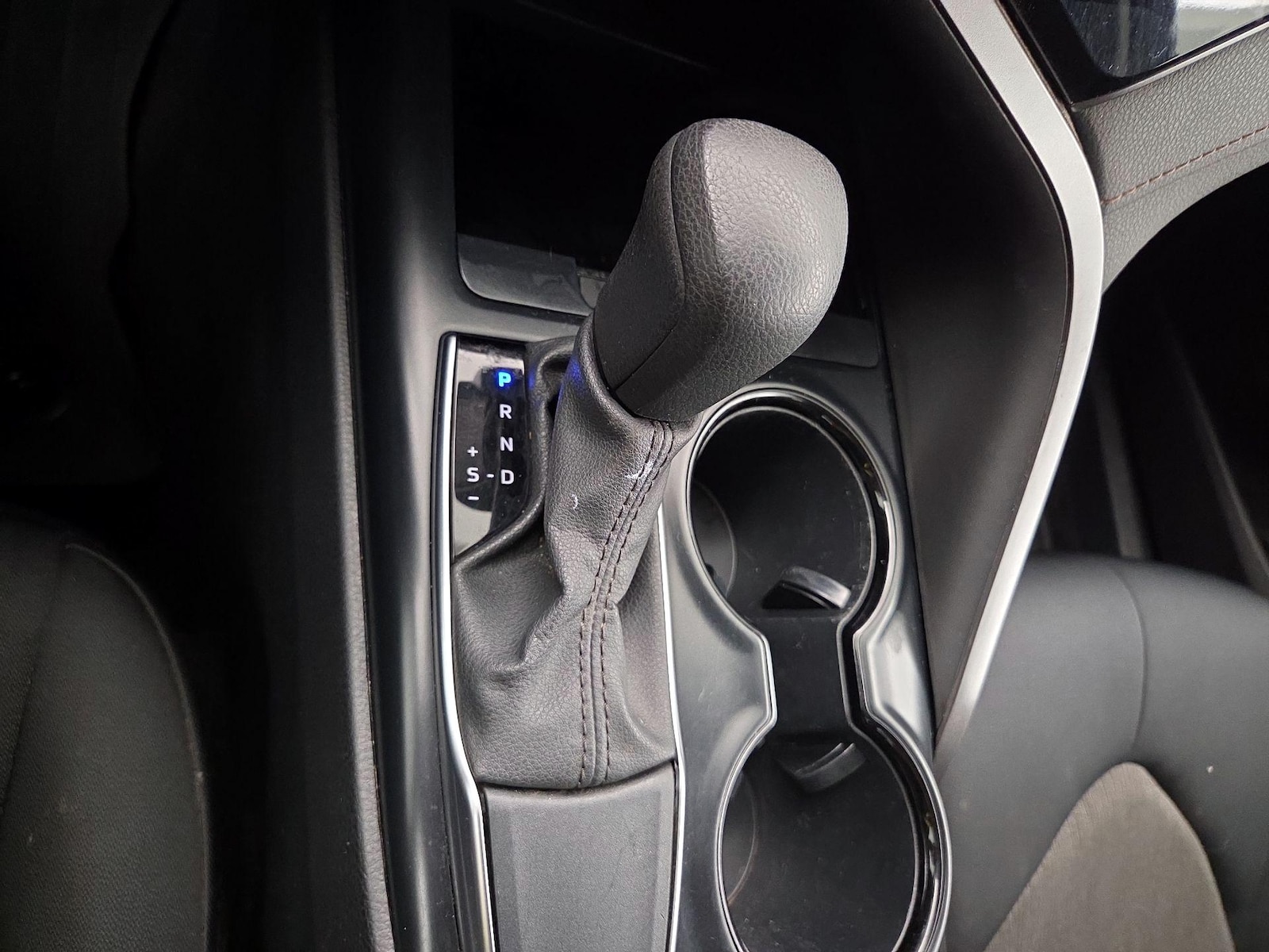2020 Toyota Camry LE - Photo 18