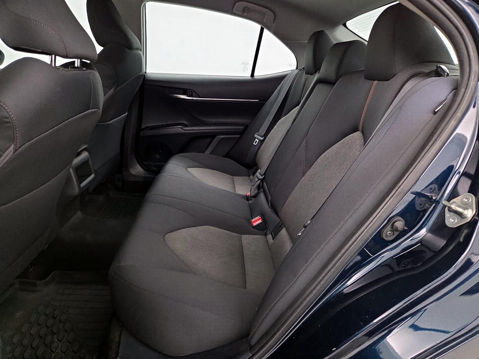 2020 Toyota Camry LE - Photo 20