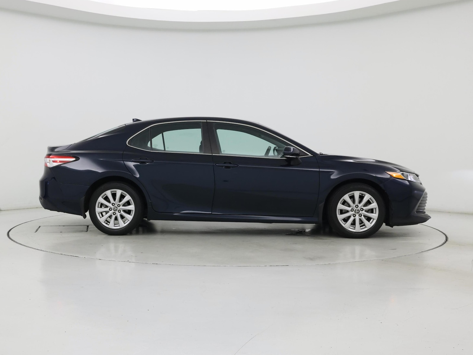 2020 Toyota Camry LE - Photo 8