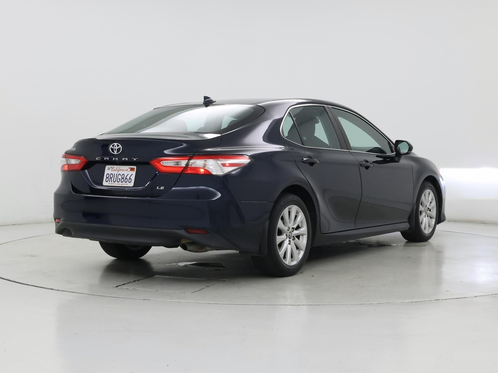 2020 Toyota Camry LE - Photo 9