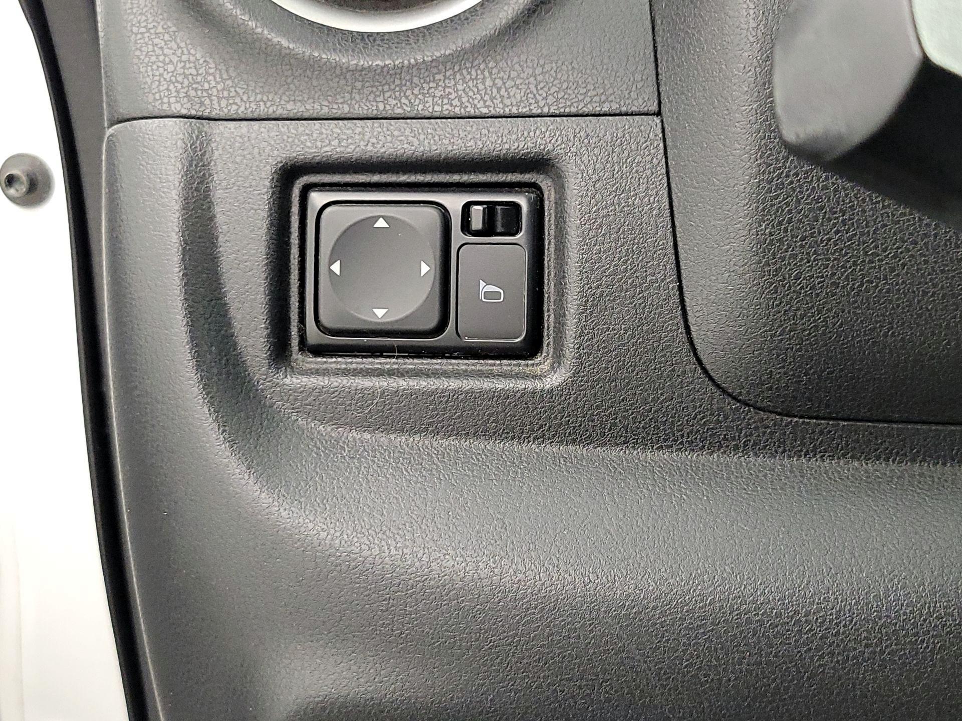 Thumbnail: 2015 Nissan Versa Note - 13