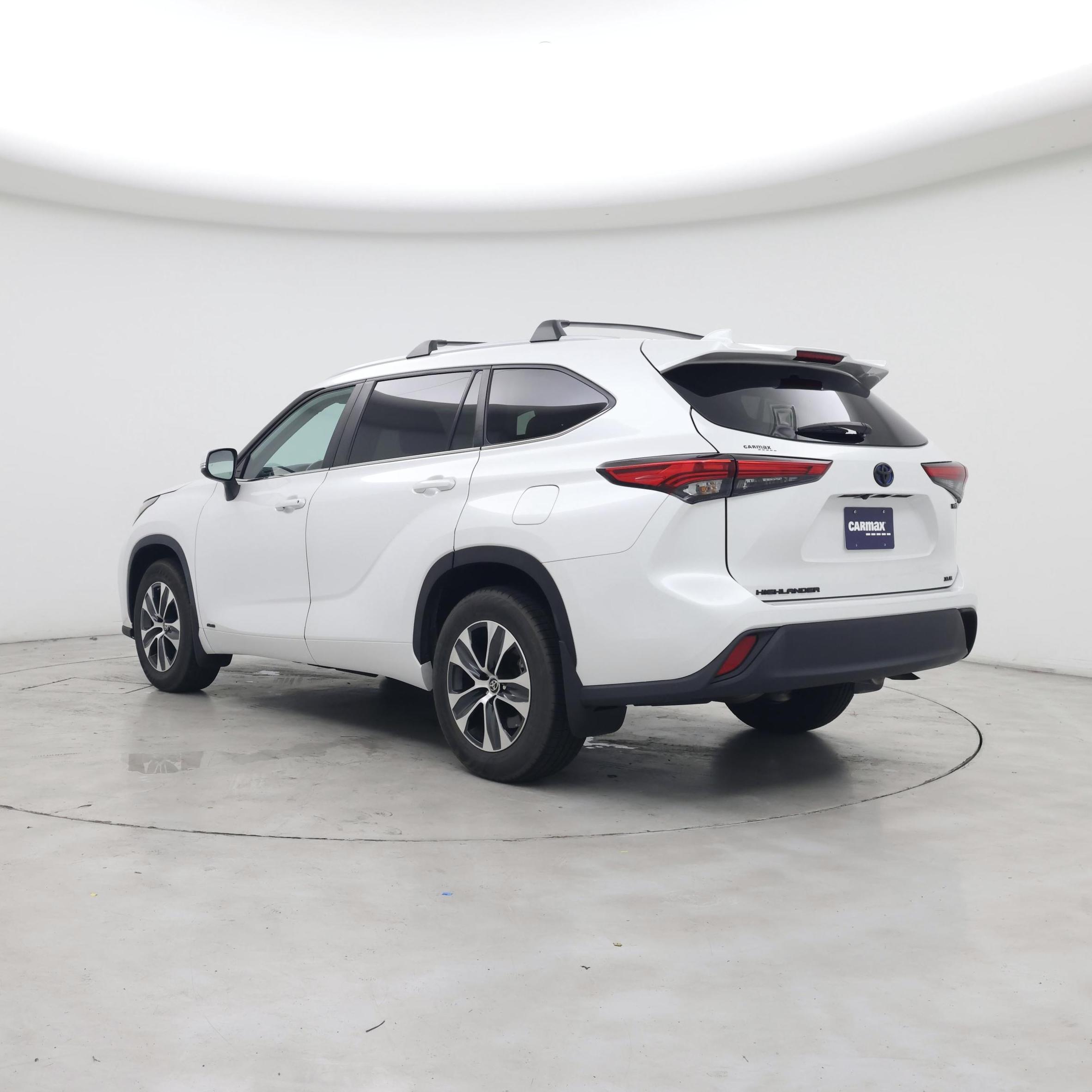 Thumbnail: 2023 Toyota Highlander - 2