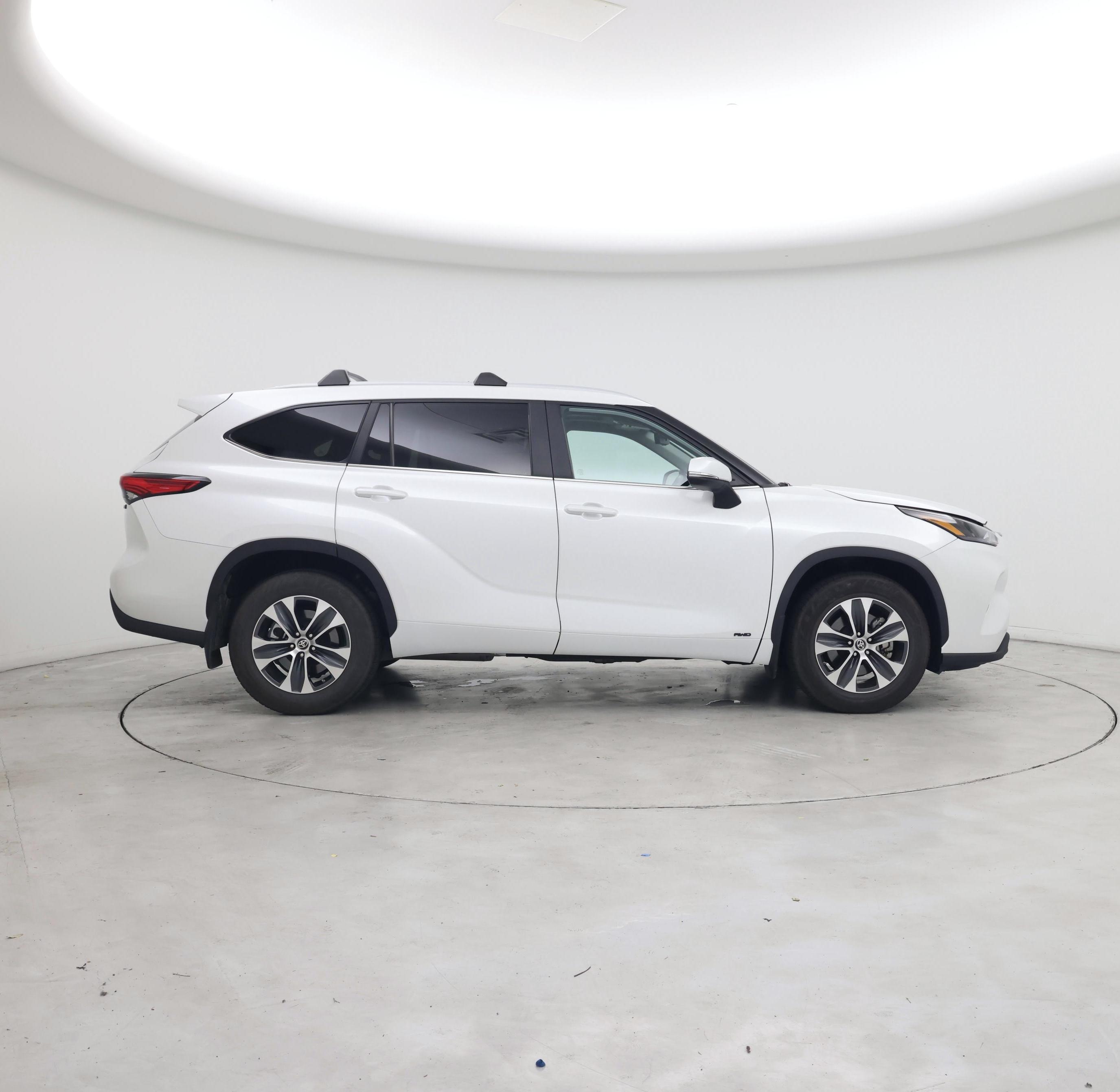 Thumbnail: 2023 Toyota Highlander - 7