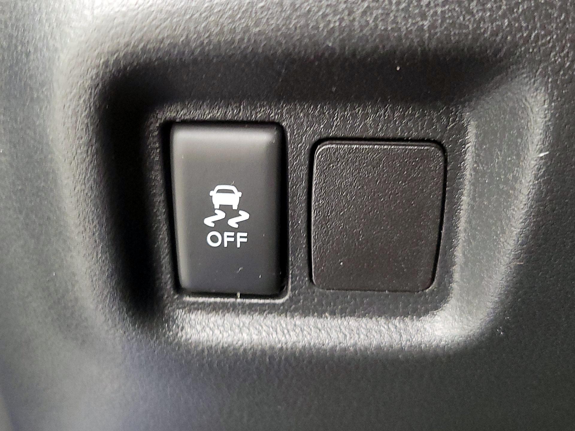 Thumbnail: 2016 Nissan Versa Note - 13