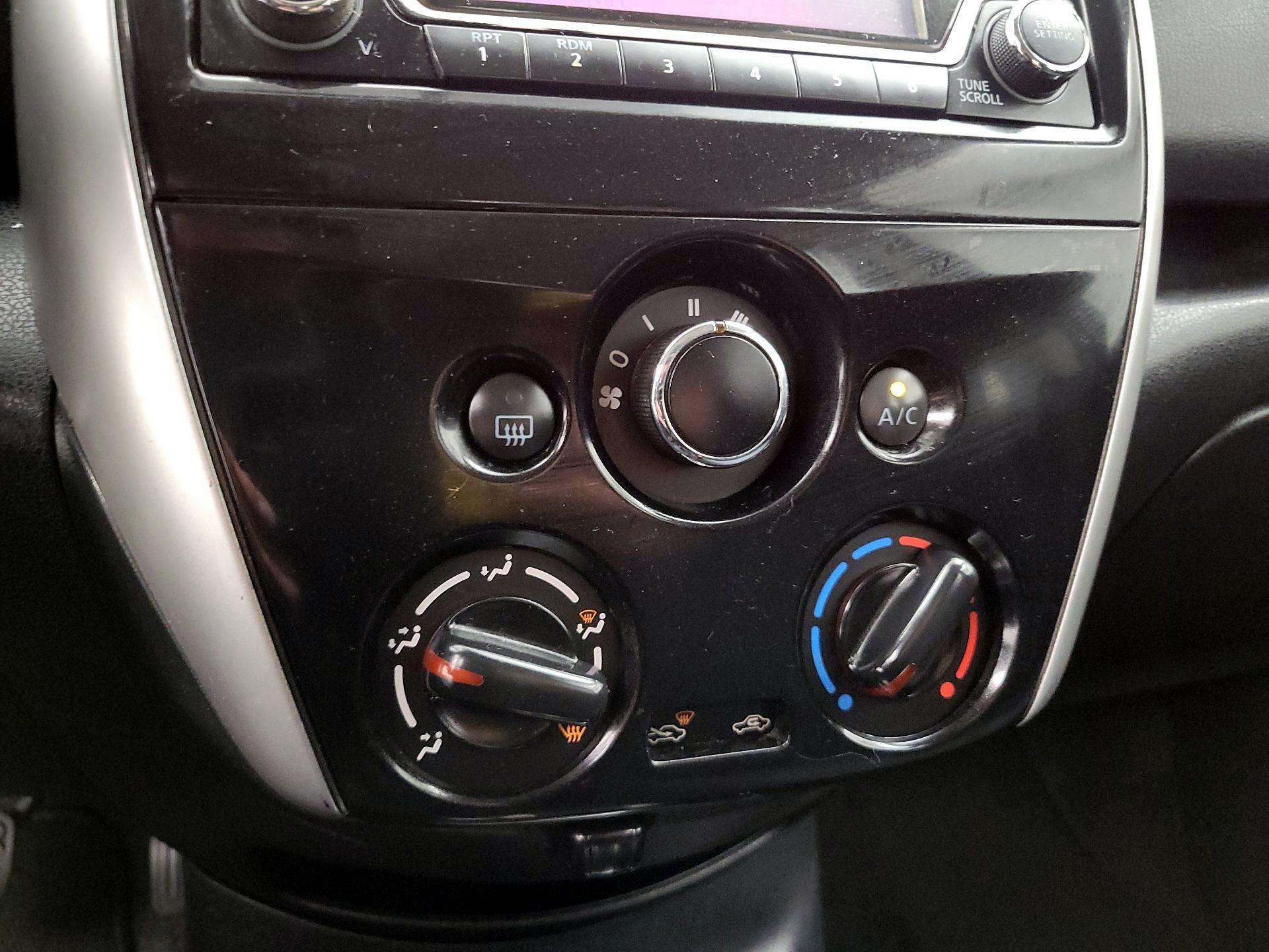 Thumbnail: 2016 Nissan Versa Note - 16