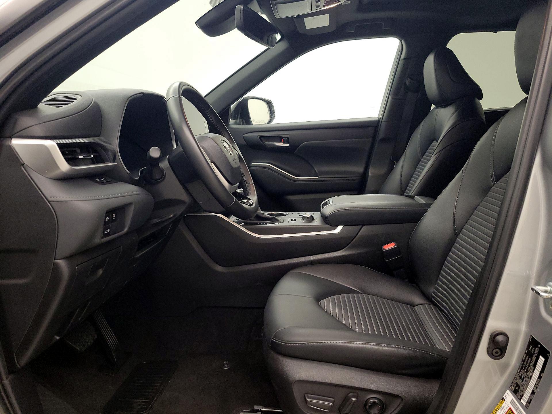 Thumbnail: 2025 Toyota Highlander - 11