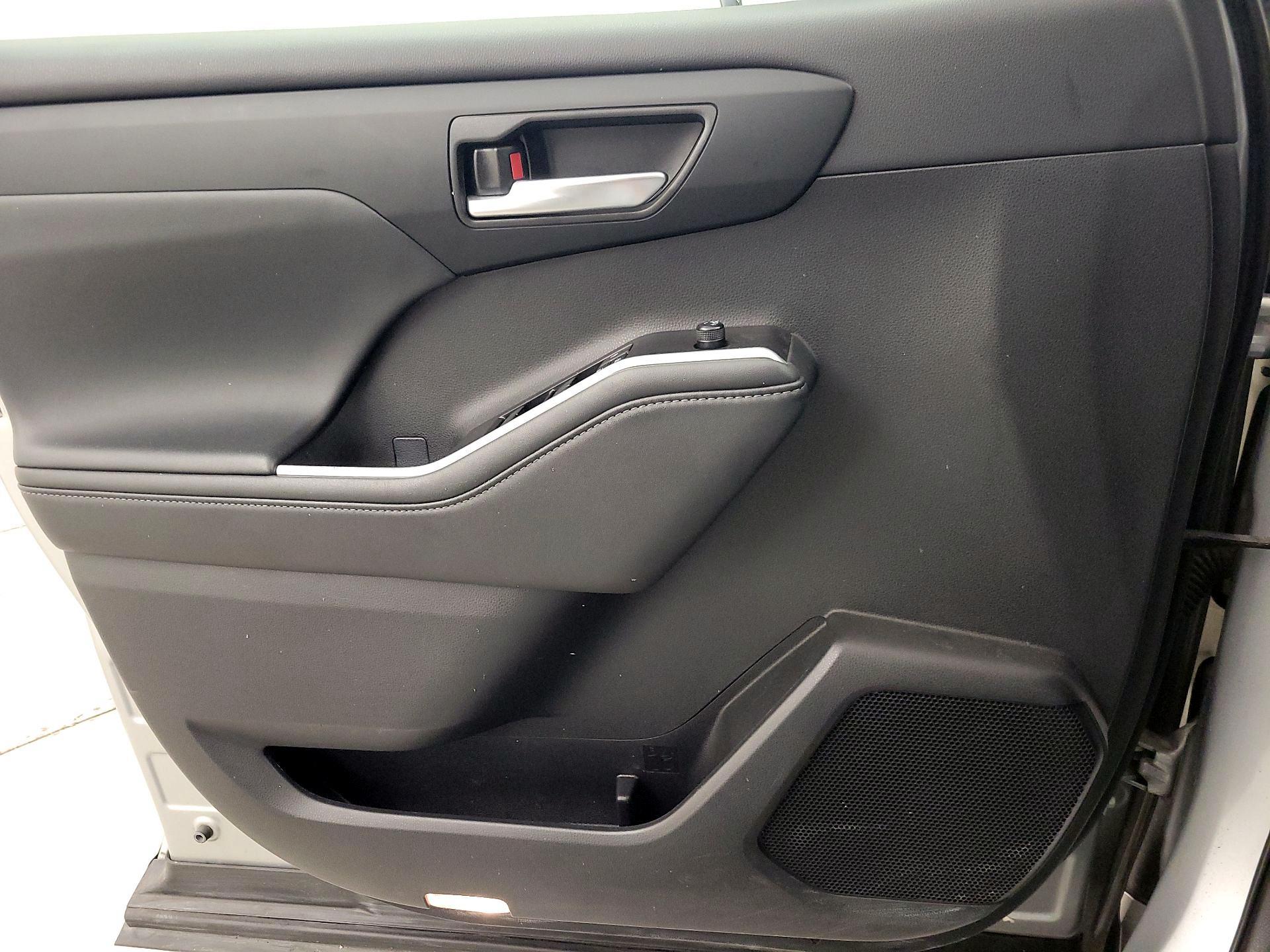 Thumbnail: 2025 Toyota Highlander - 12