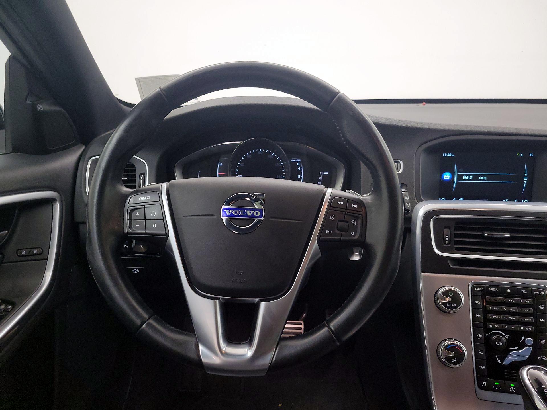 Thumbnail: 2017 Volvo V60 - 10