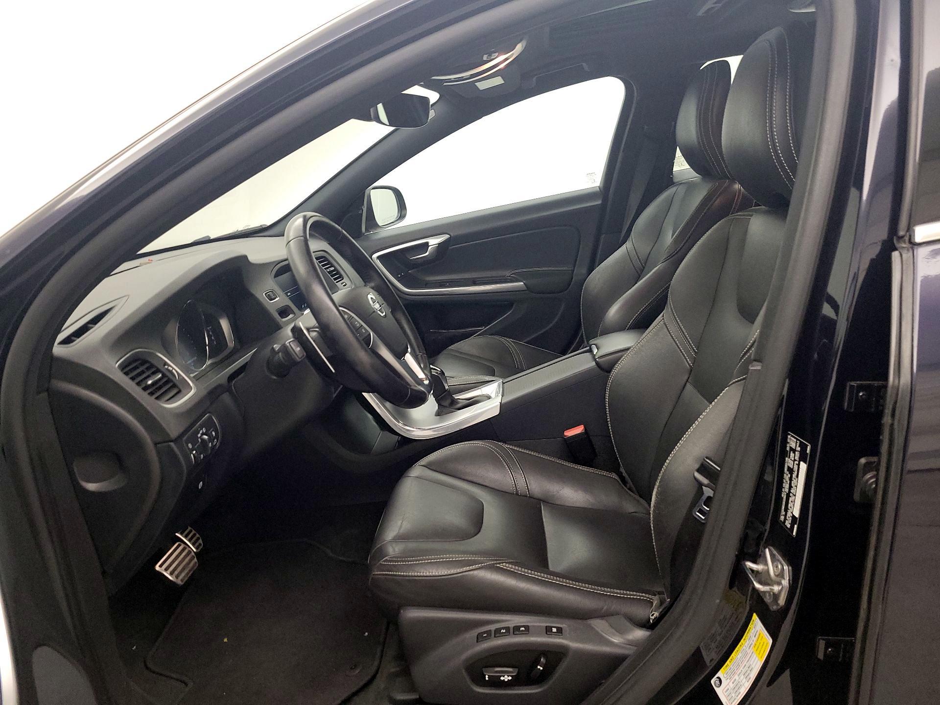 Thumbnail: 2017 Volvo V60 - 11